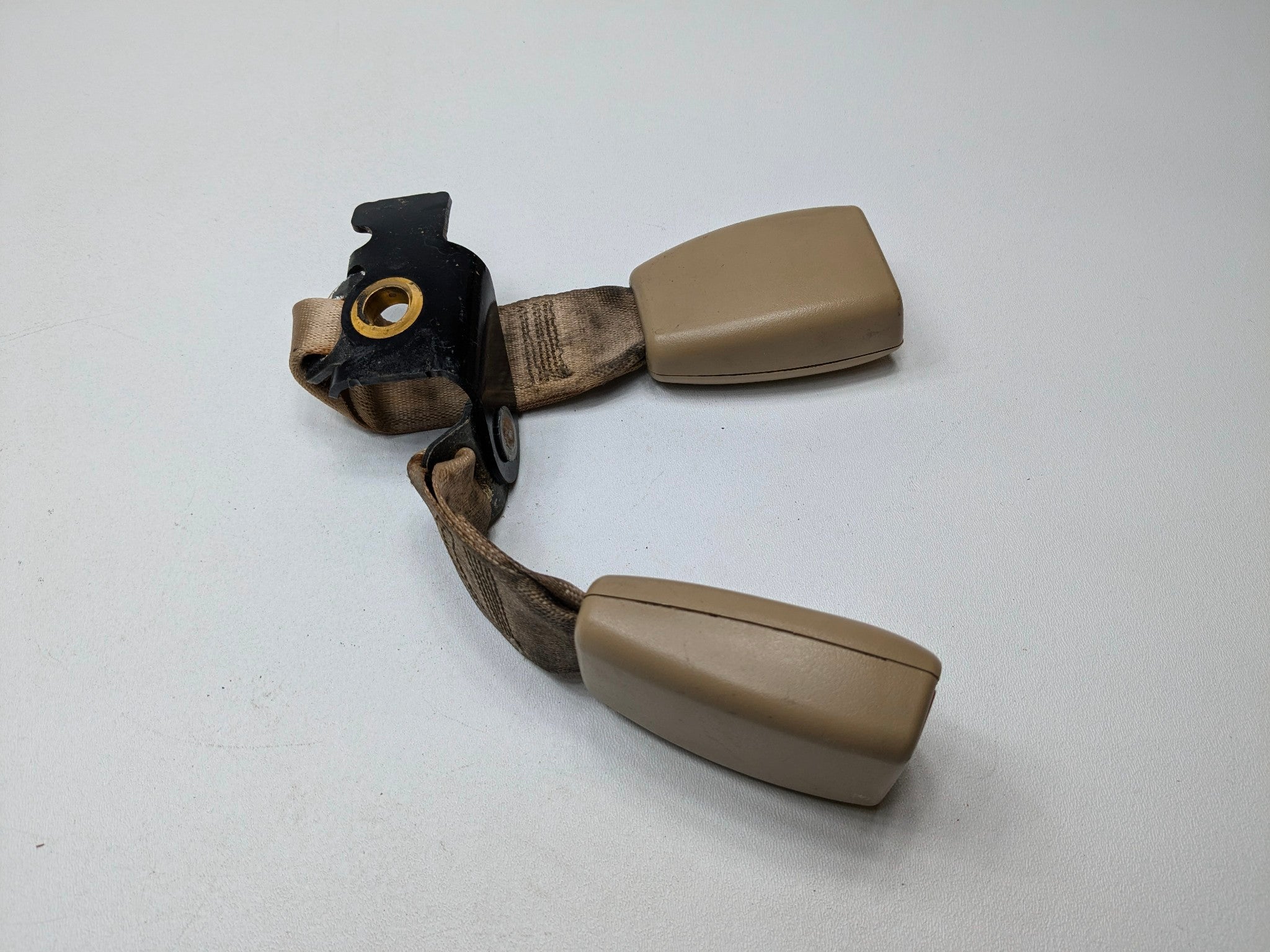 2005 - 2007 CADILLAC CTS OEM SEAT BELT BUCKLE RECEIVER REAR LEFT DRIVER SIDE