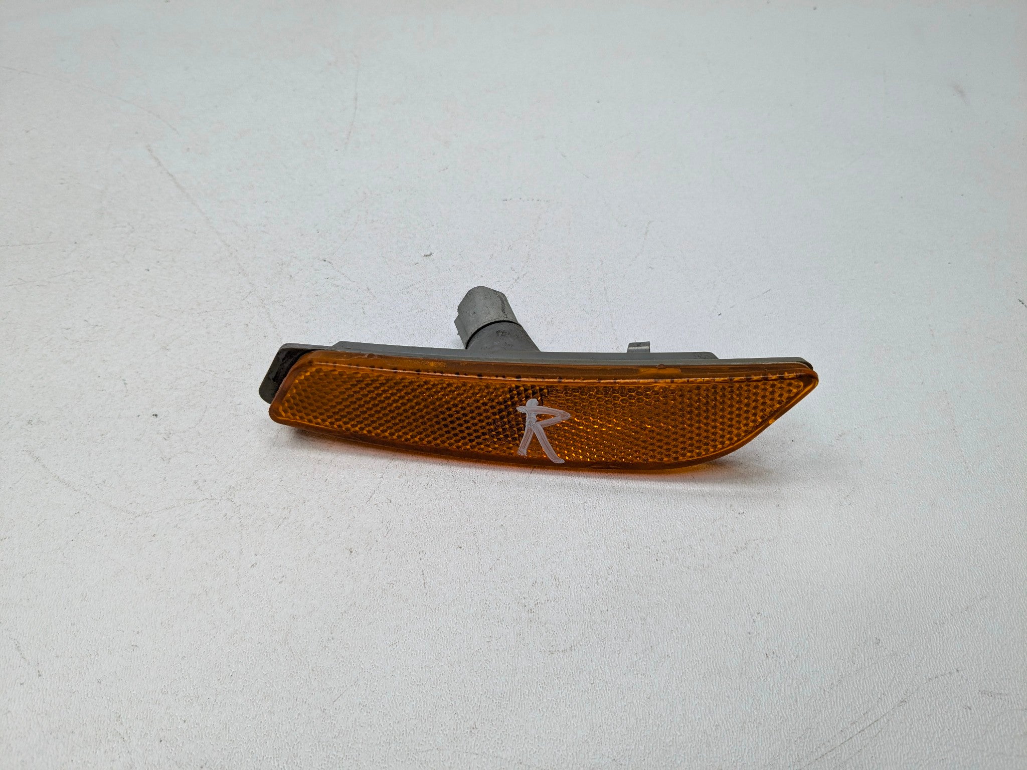 05 - 07 CADILLAC CTS OEM MARKER LIGHT BUMPER MOUNTED FRONT RIGHT PASSENGER SIDE