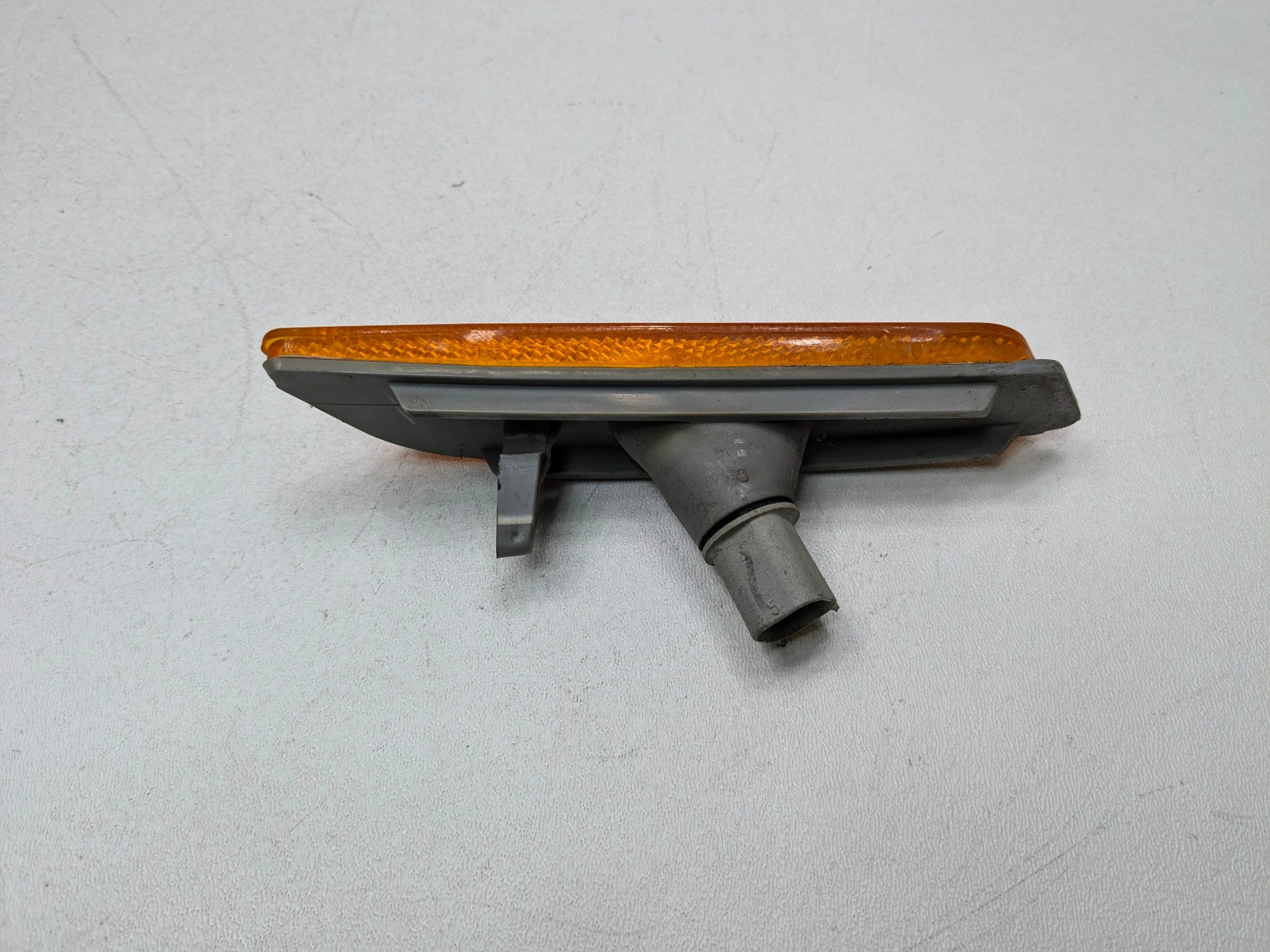 05 - 07 CADILLAC CTS OEM MARKER LIGHT BUMPER MOUNTED FRONT RIGHT PASSENGER SIDE