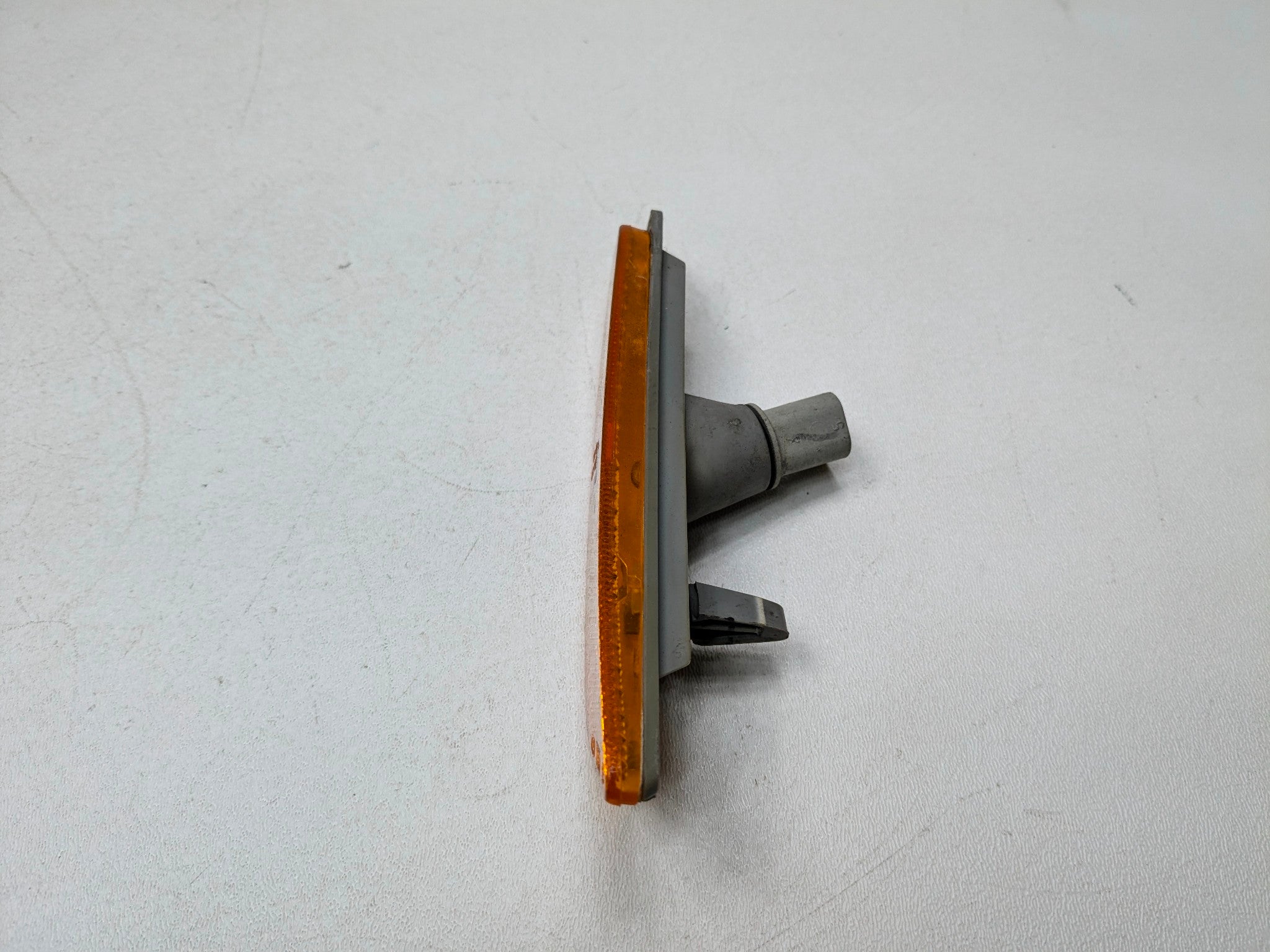 05 - 07 CADILLAC CTS OEM MARKER LIGHT BUMPER MOUNTED FRONT RIGHT PASSENGER SIDE