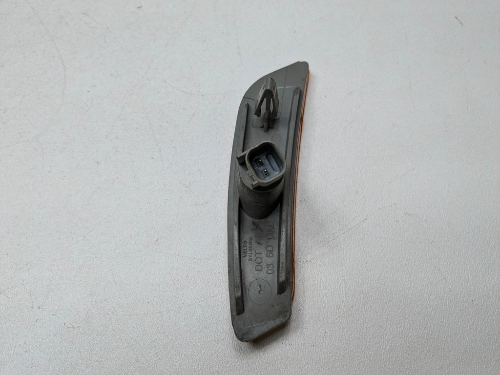 05 - 07 CADILLAC CTS OEM MARKER LIGHT BUMPER MOUNTED FRONT RIGHT PASSENGER SIDE
