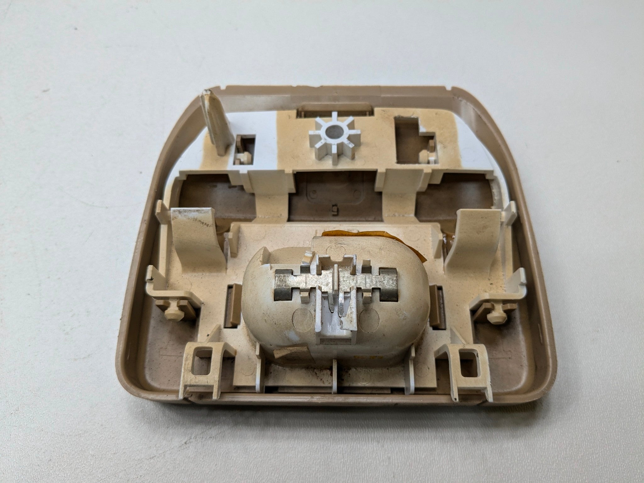 05 - 07 CADILLAC CTS OEM INTERIOR OVERHEAD CONSOLE DOME LIGHT REAR UPPER ROOF