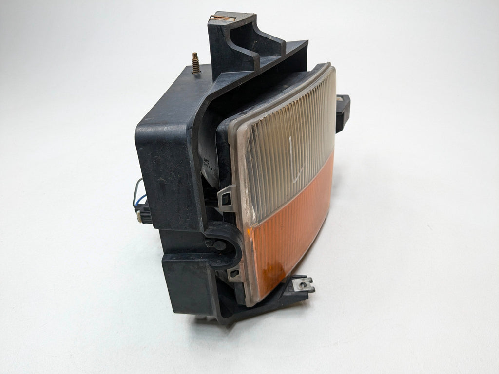 2005 - 2007 CADILLAC CTS OEM TURN SIGNAL FOG LIGHT FRONT LEFT DRIVER SIDE