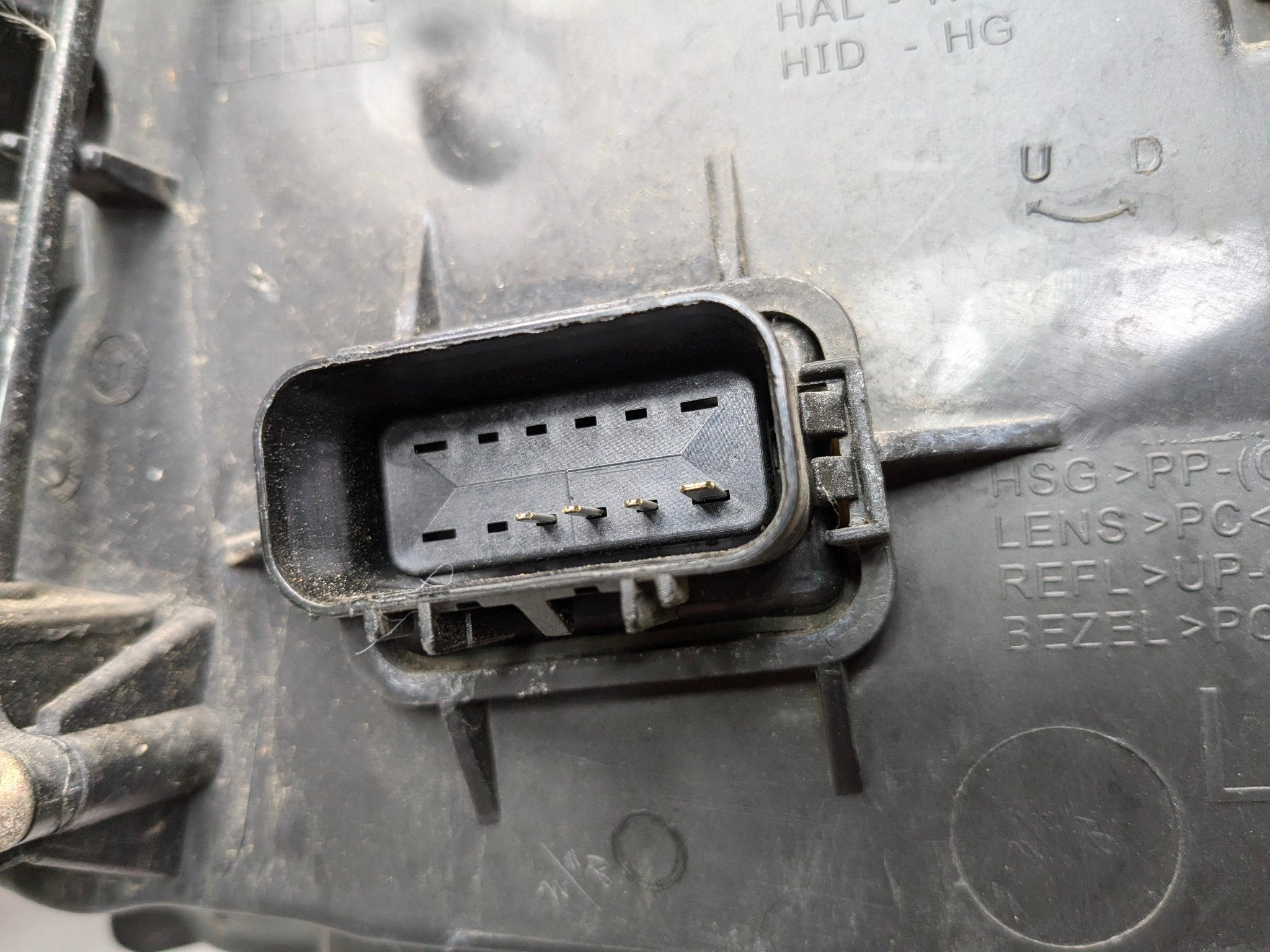 2005 - 2007 CADILLAC CTS OEM HALOGEN HEADLAMP ASSEMBLY FRONT LEFT DRIVER SIDE