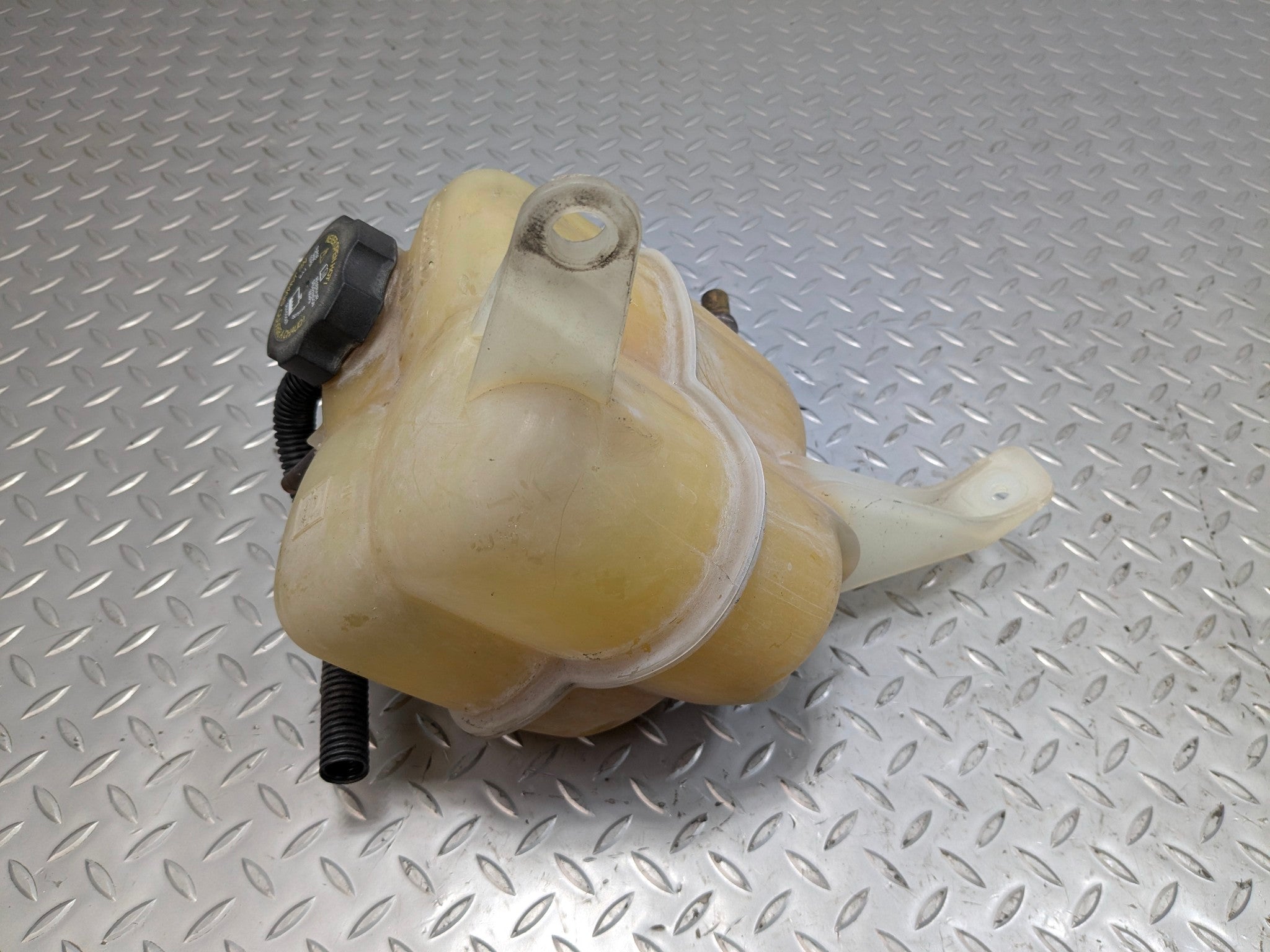 2005 - 2007 CADILLAC CTS OEM COOLANT RECOVERY BOTTLE RESERVOIR ENGINE RADIATOR