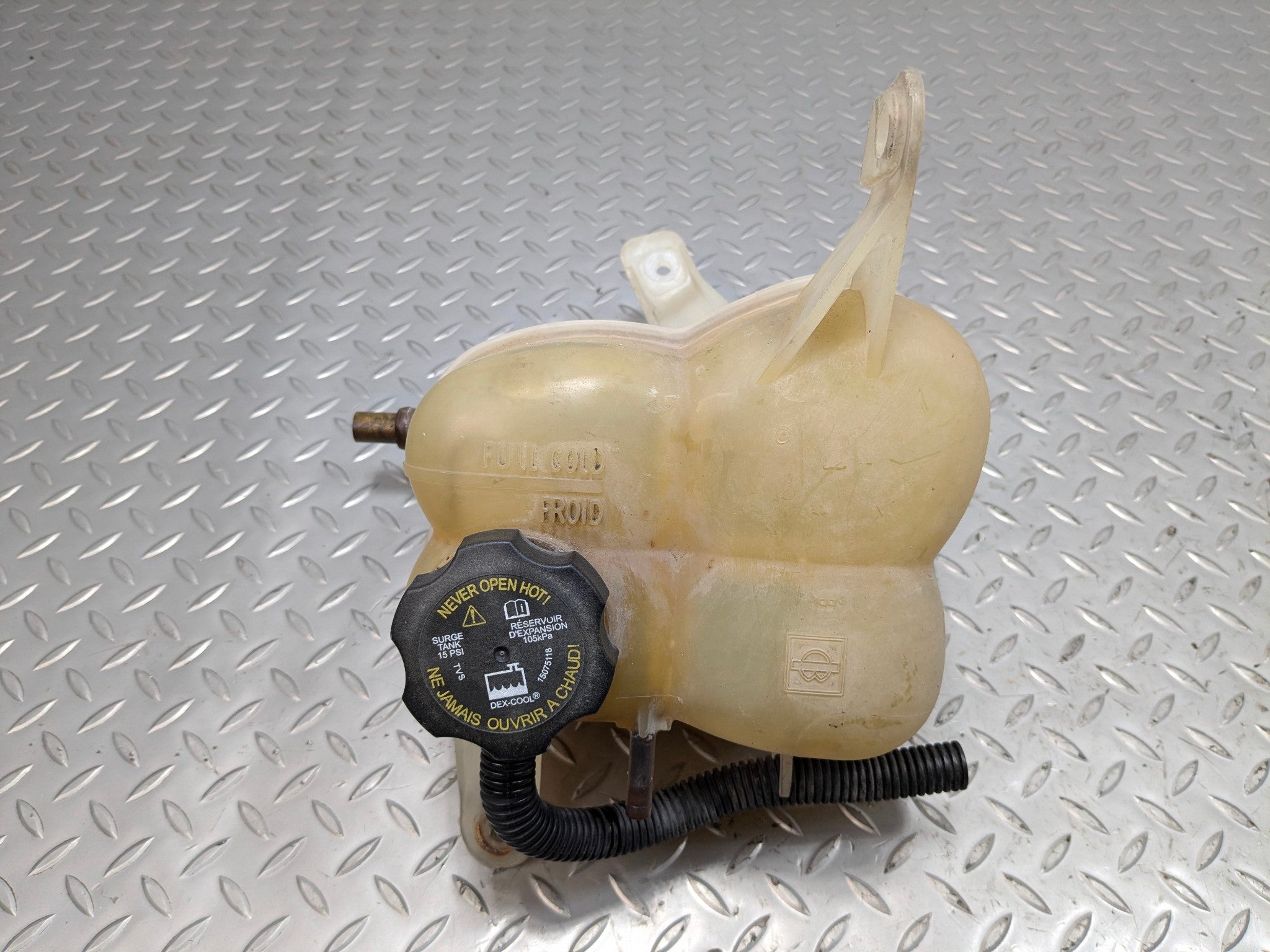 2005 - 2007 CADILLAC CTS OEM COOLANT RECOVERY BOTTLE RESERVOIR ENGINE RADIATOR