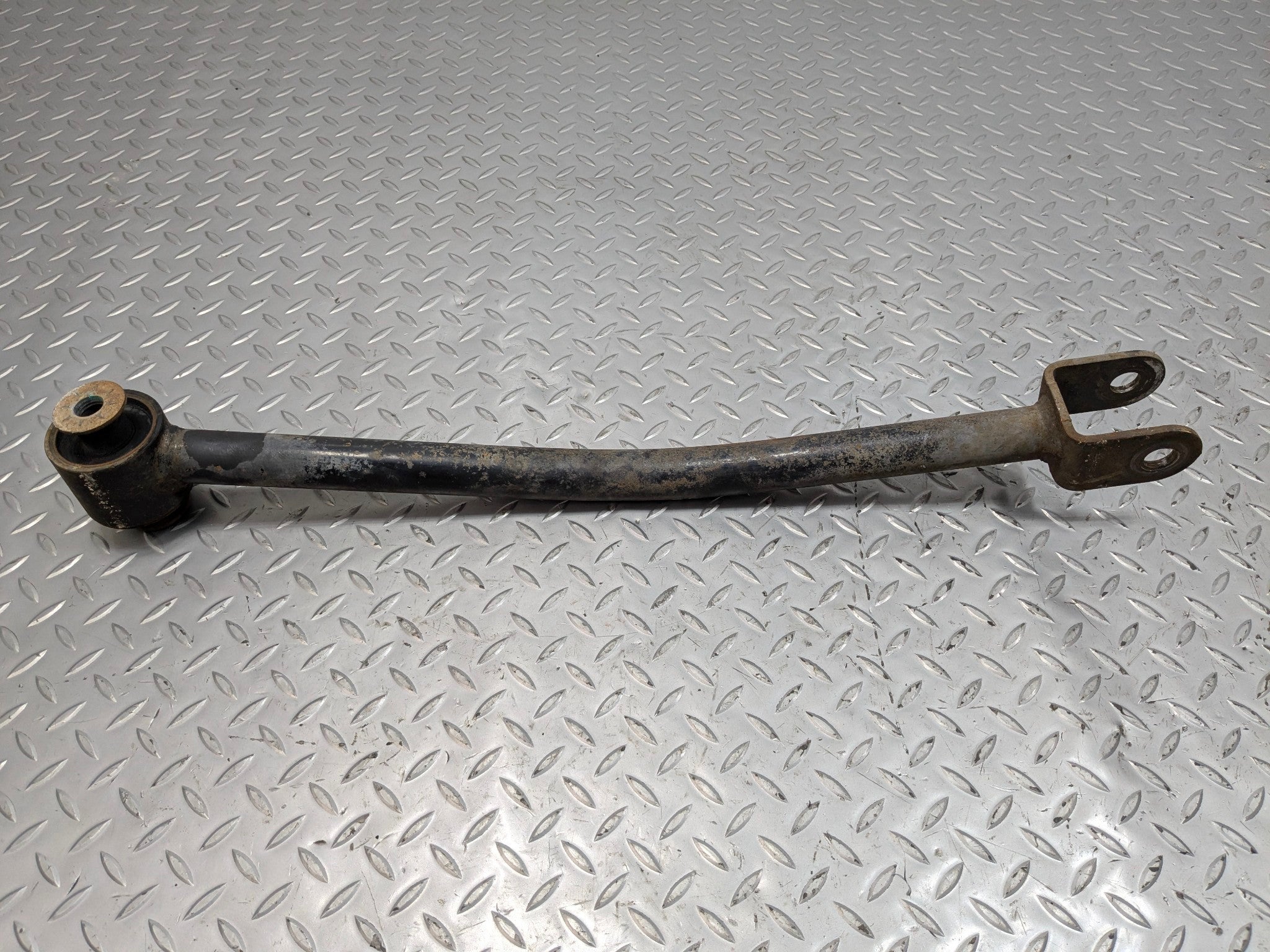2005 - 2007 CADILLAC CTS OEM LOWER CONTROL ARM REAR RIGHT PASSENGER SIDE