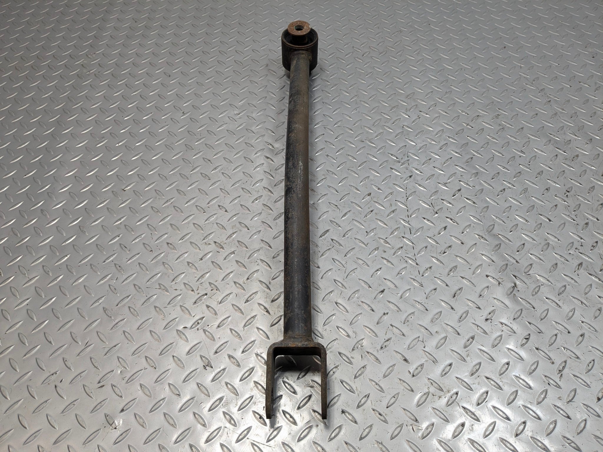 2005 - 2007 CADILLAC CTS OEM LOWER CONTROL ARM REAR LEFT DRIVER SIDE
