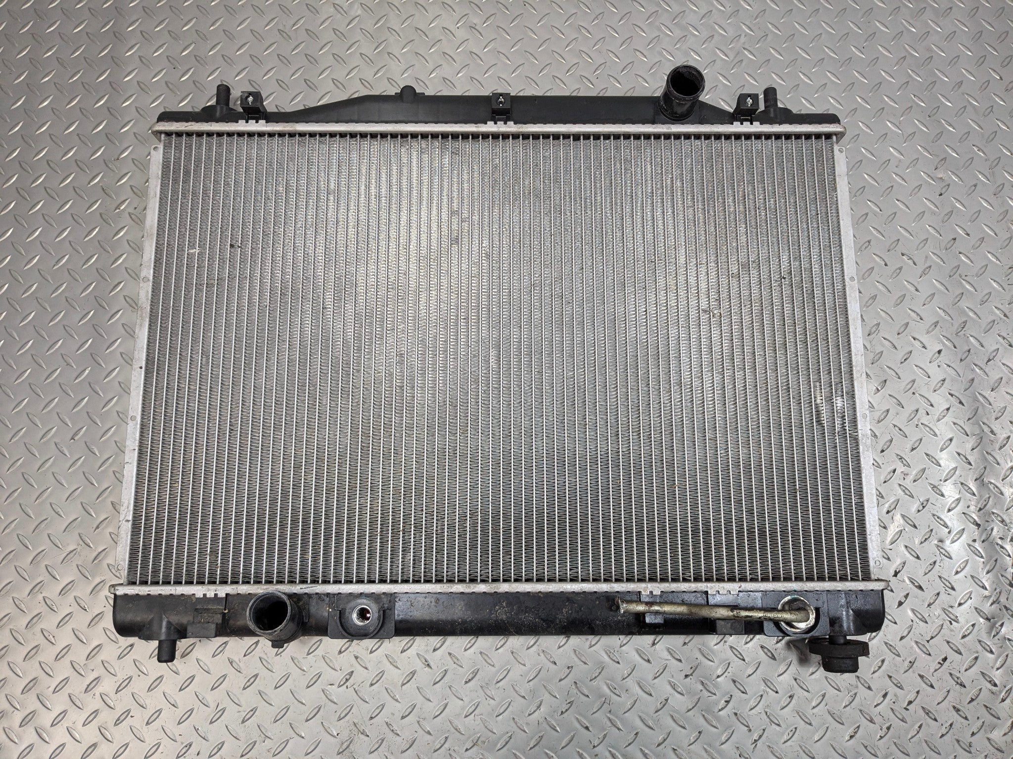 2005 - 2007 CADILLAC CTS OEM ENGINE RADIATOR MOTOR COOLING ASSEMBLY