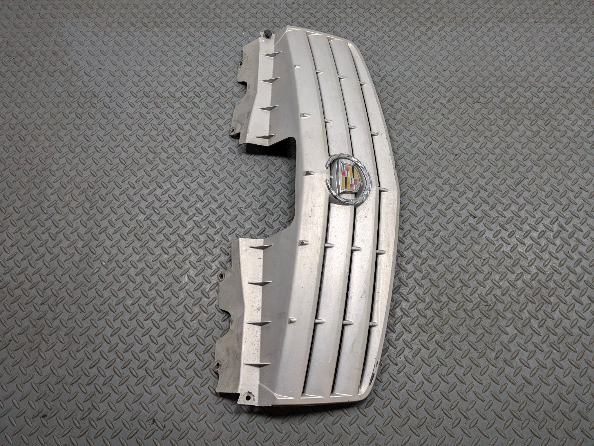 2005 - 2007 CADILLAC CTS OEM FRONT UPPER CENTER GRILL WITH EMBLEM