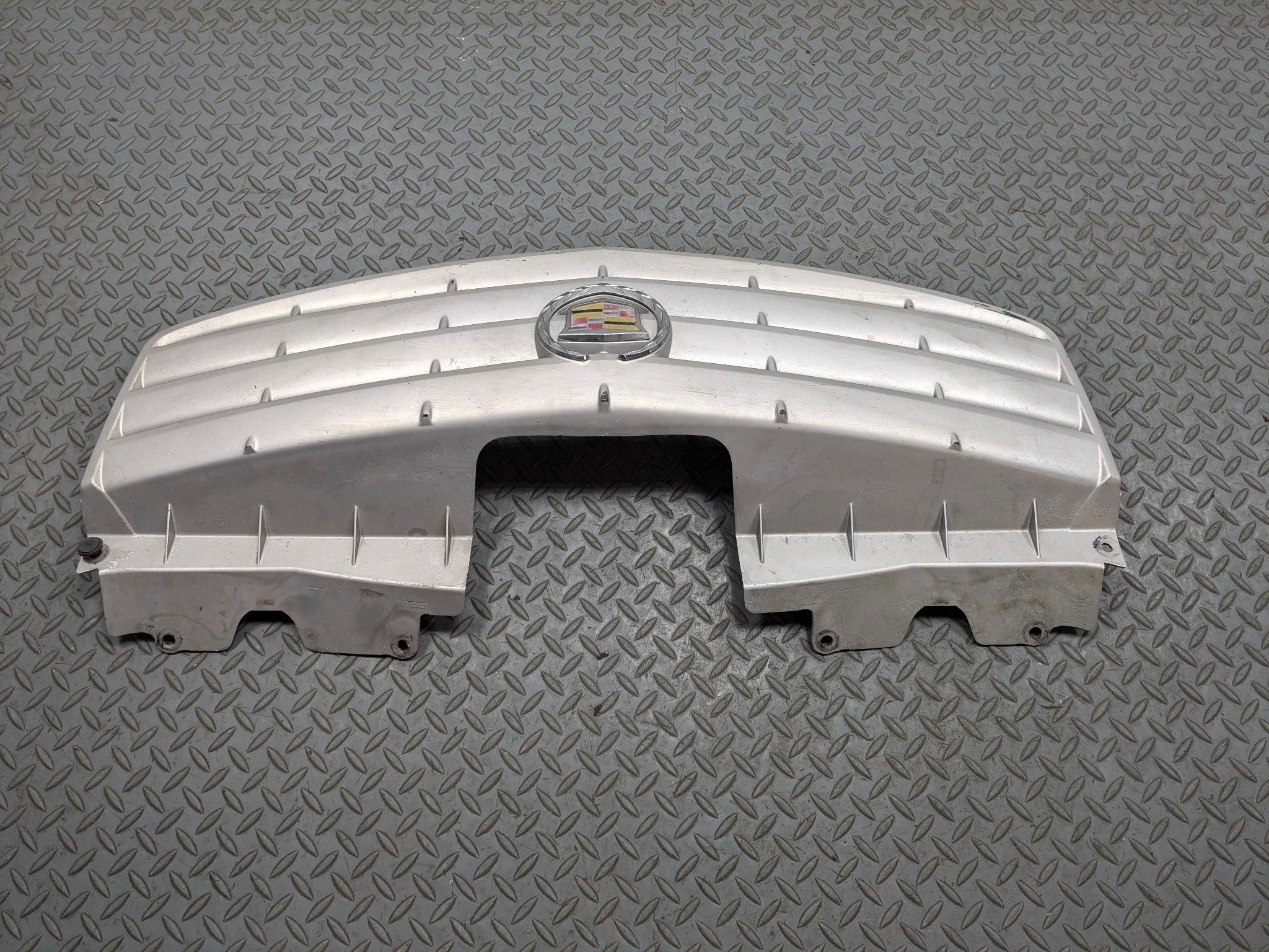 2005 - 2007 CADILLAC CTS OEM FRONT UPPER CENTER GRILL WITH EMBLEM