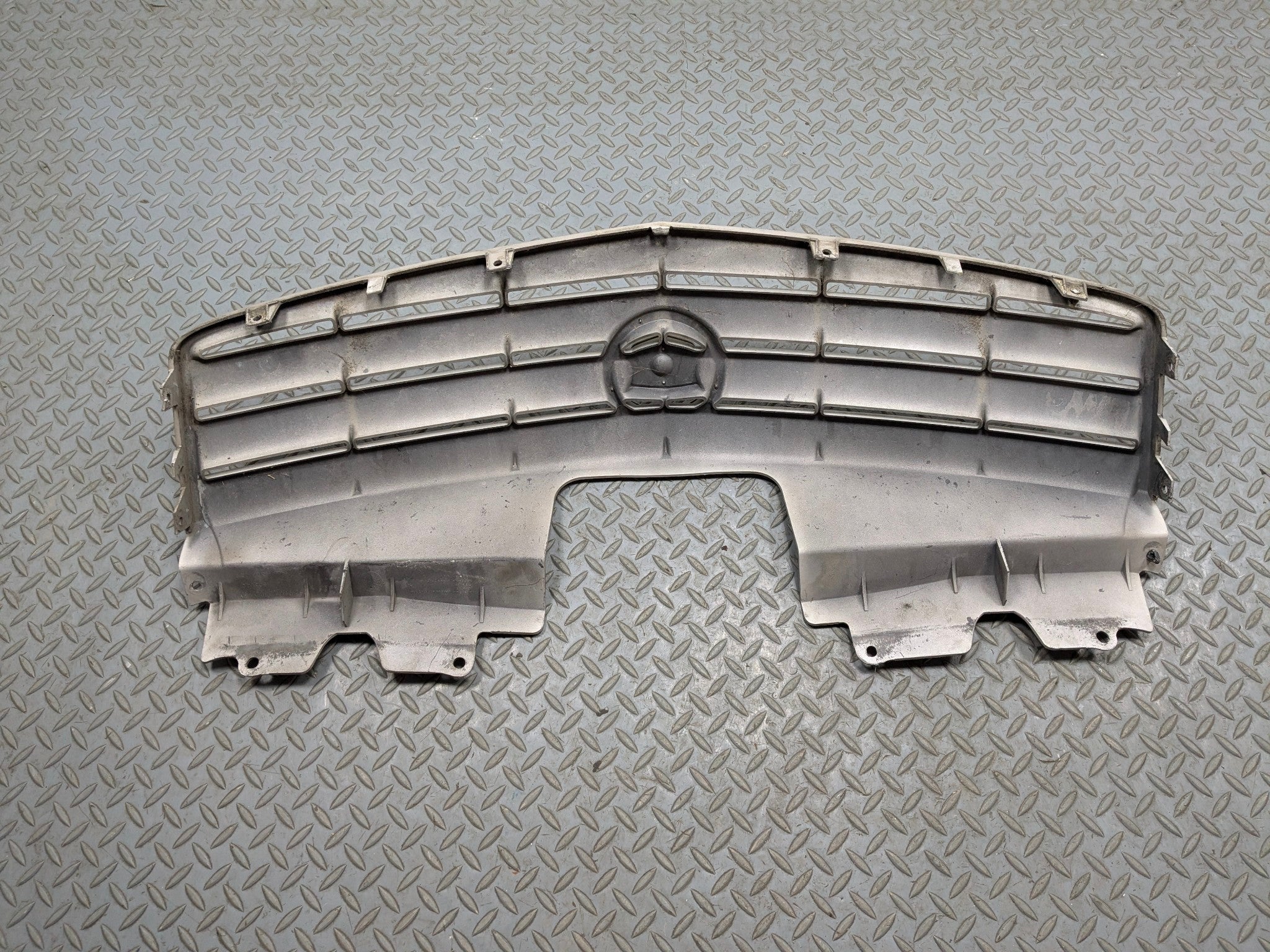 2005 - 2007 CADILLAC CTS OEM FRONT UPPER CENTER GRILL WITH EMBLEM