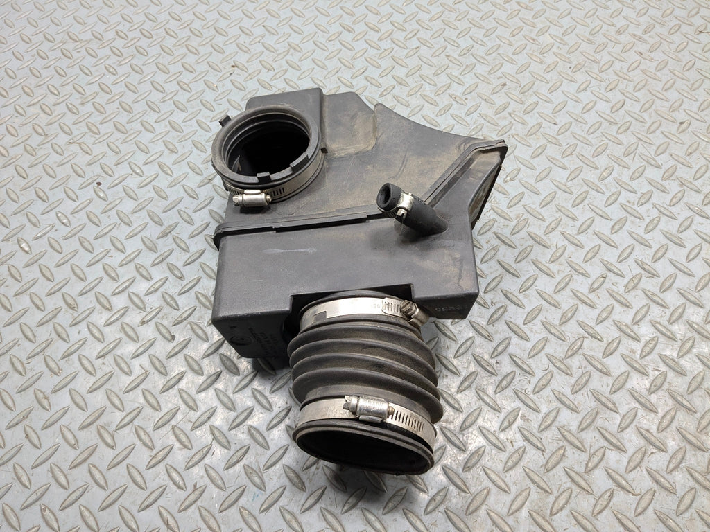 2005 - 2007 CADILLAC CTS OEM AIR CLEANER OUTLET DUCT INTAKE HOSE TUBE RESONATOR
