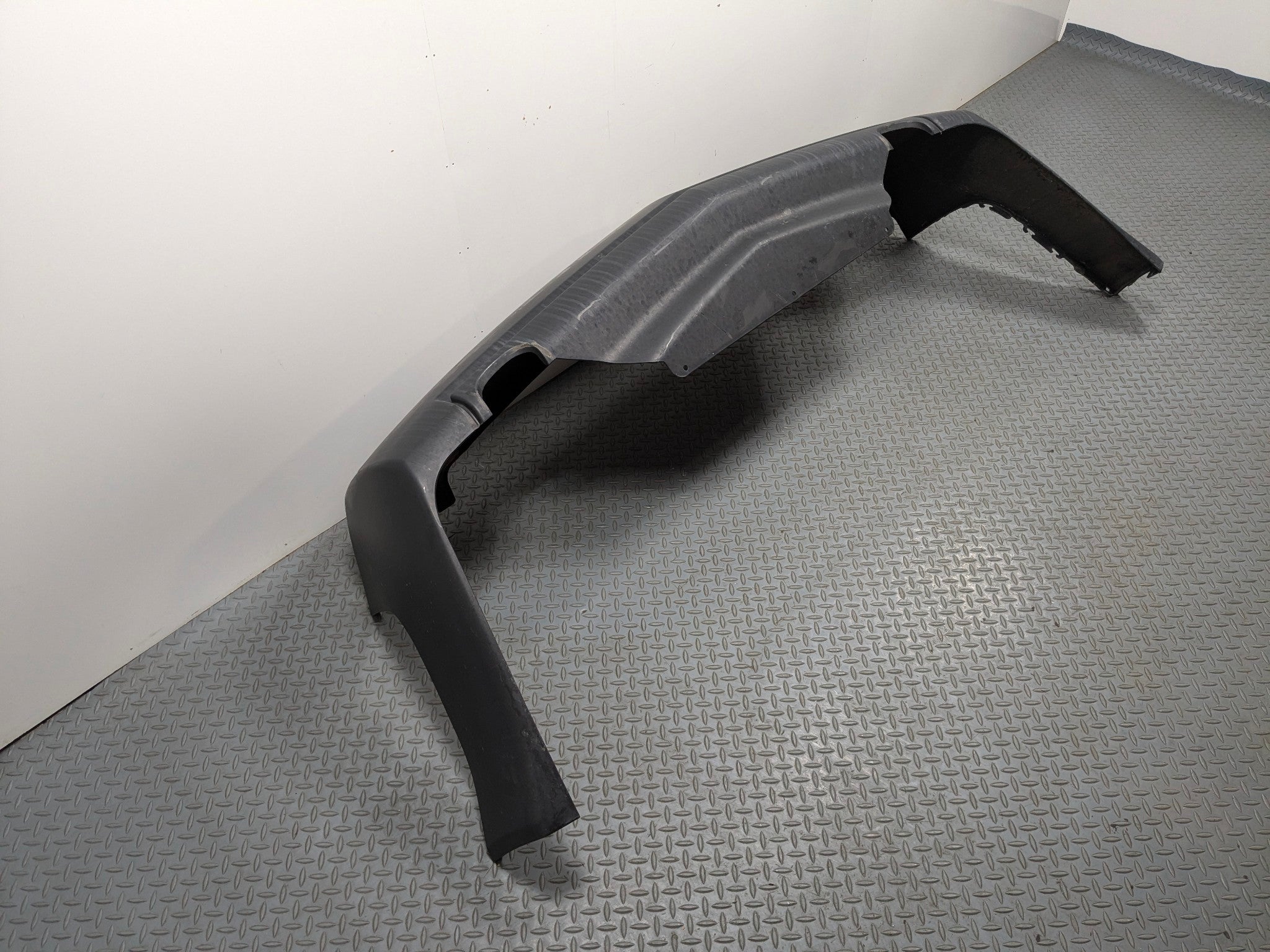 2005 - 2007 CADILLAC CTS OEM REAR BUMPER LOWER COVER PANEL ASSEMBLY