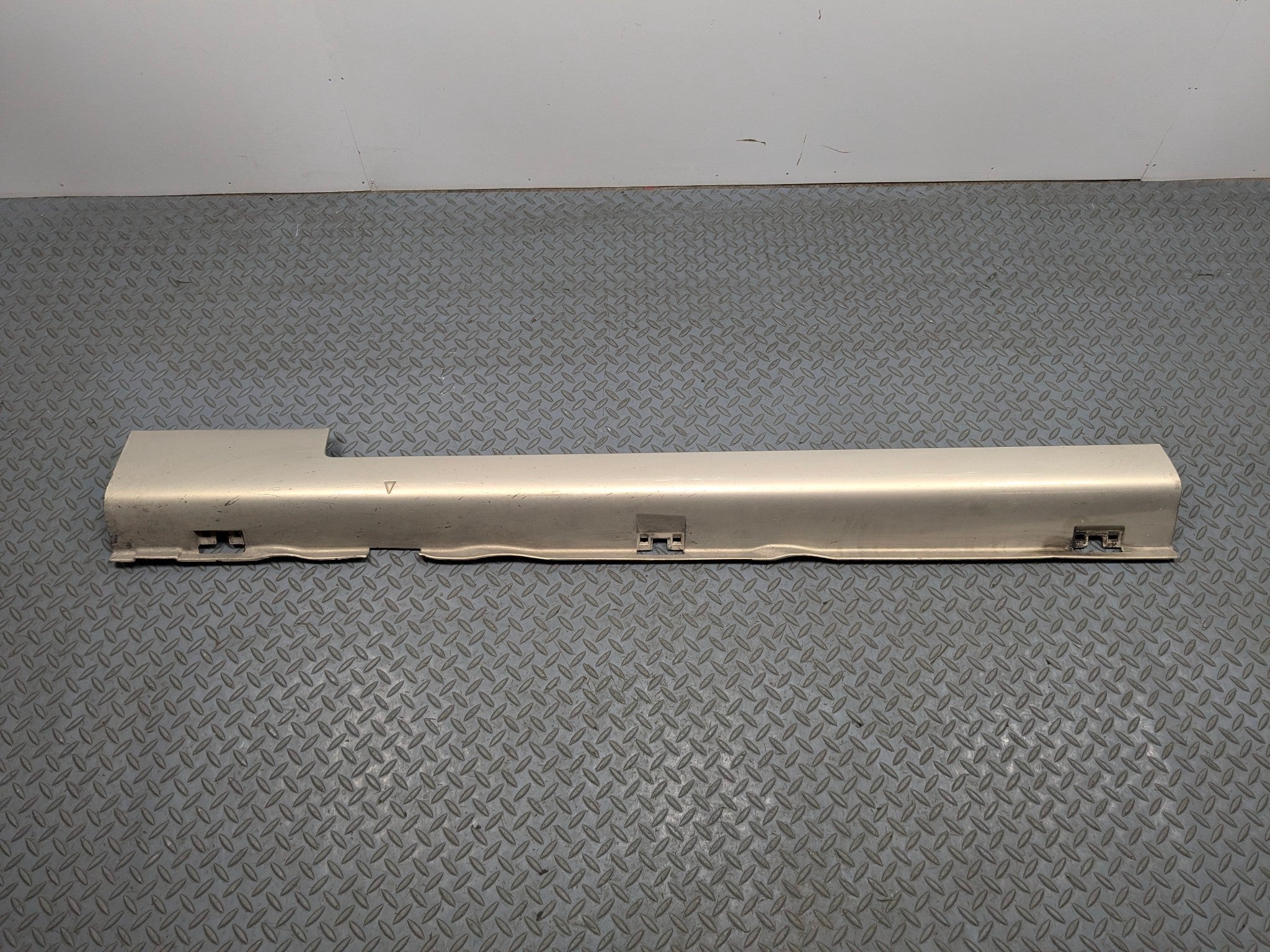2005 - 2007 CADILLAC CTS OEM LOWER ROCKER MOLDING TRIM FRONT LEFT DRIVER SIDE