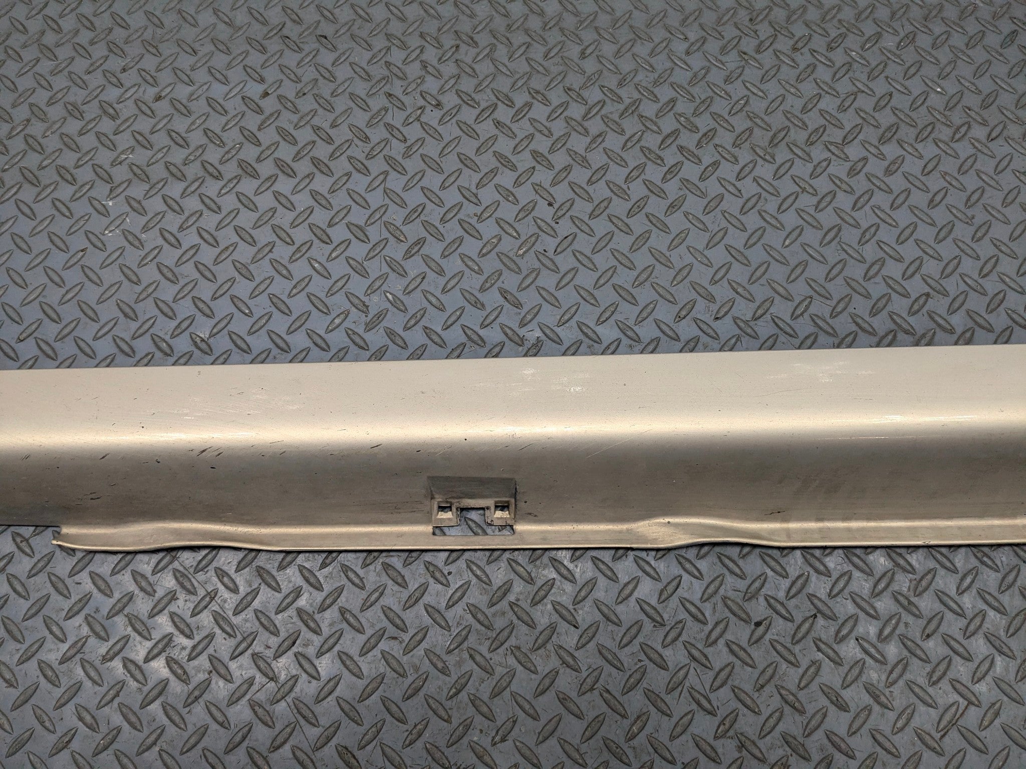 2005 - 2007 CADILLAC CTS OEM LOWER ROCKER MOLDING TRIM FRONT LEFT DRIVER SIDE