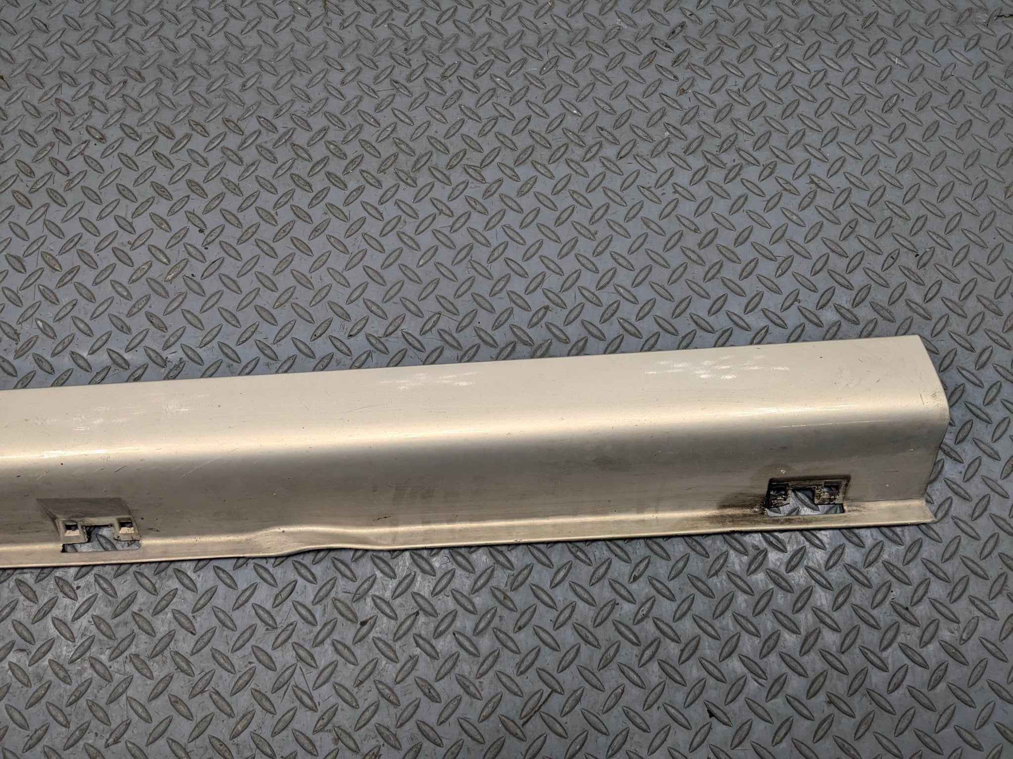 2005 - 2007 CADILLAC CTS OEM LOWER ROCKER MOLDING TRIM FRONT LEFT DRIVER SIDE