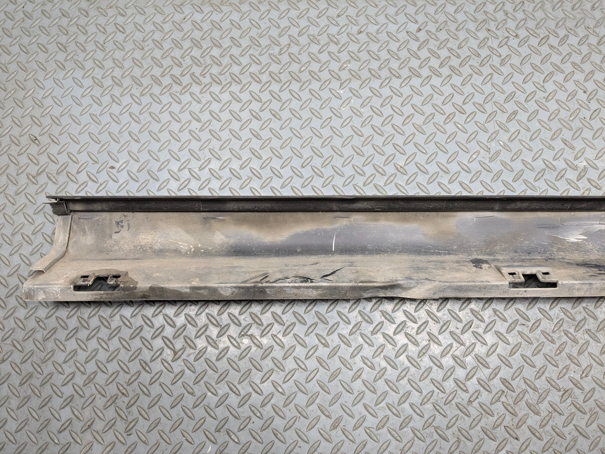 2005 - 2007 CADILLAC CTS OEM LOWER ROCKER MOLDING TRIM FRONT LEFT DRIVER SIDE