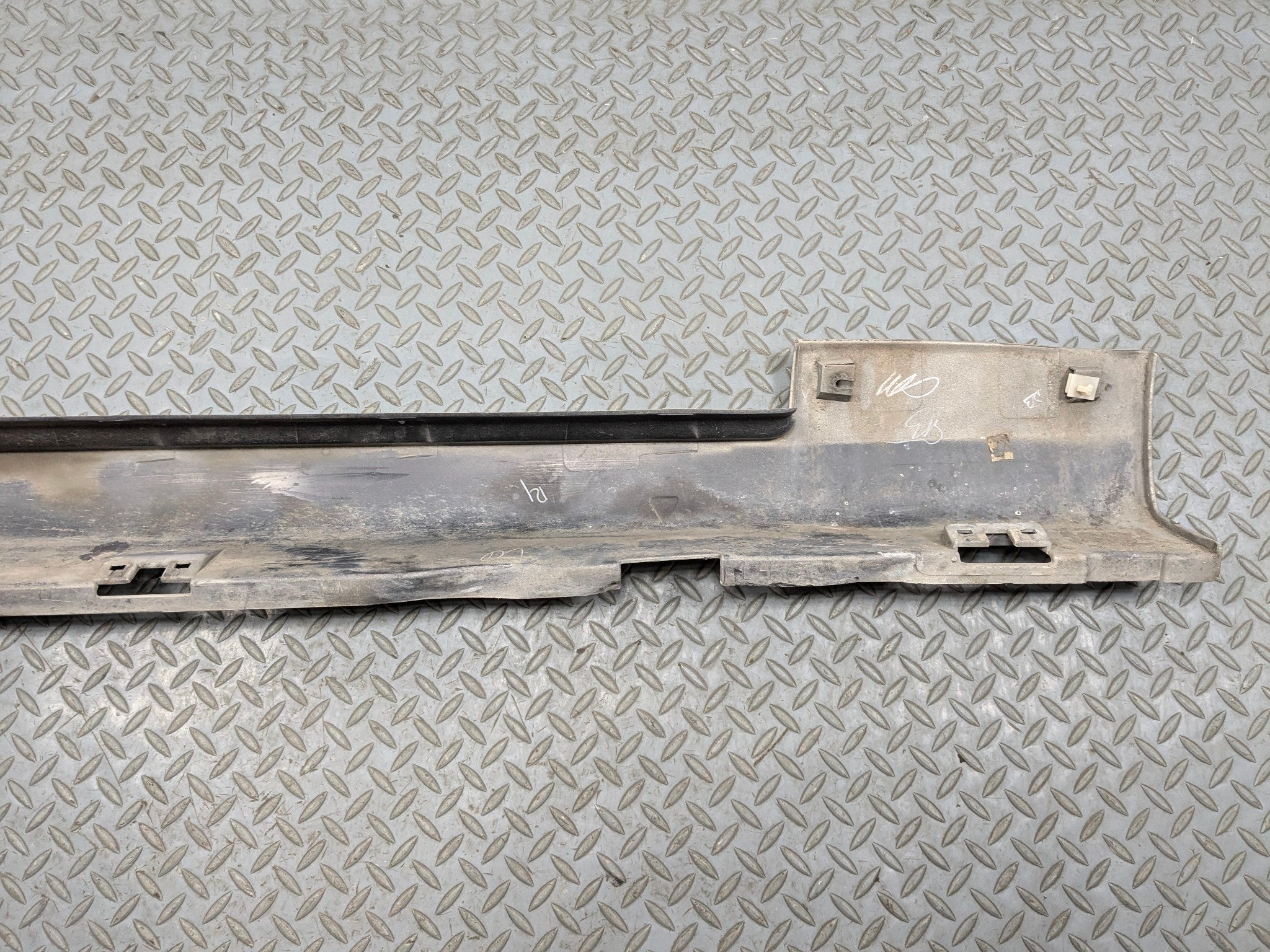 2005 - 2007 CADILLAC CTS OEM LOWER ROCKER MOLDING TRIM FRONT LEFT DRIVER SIDE