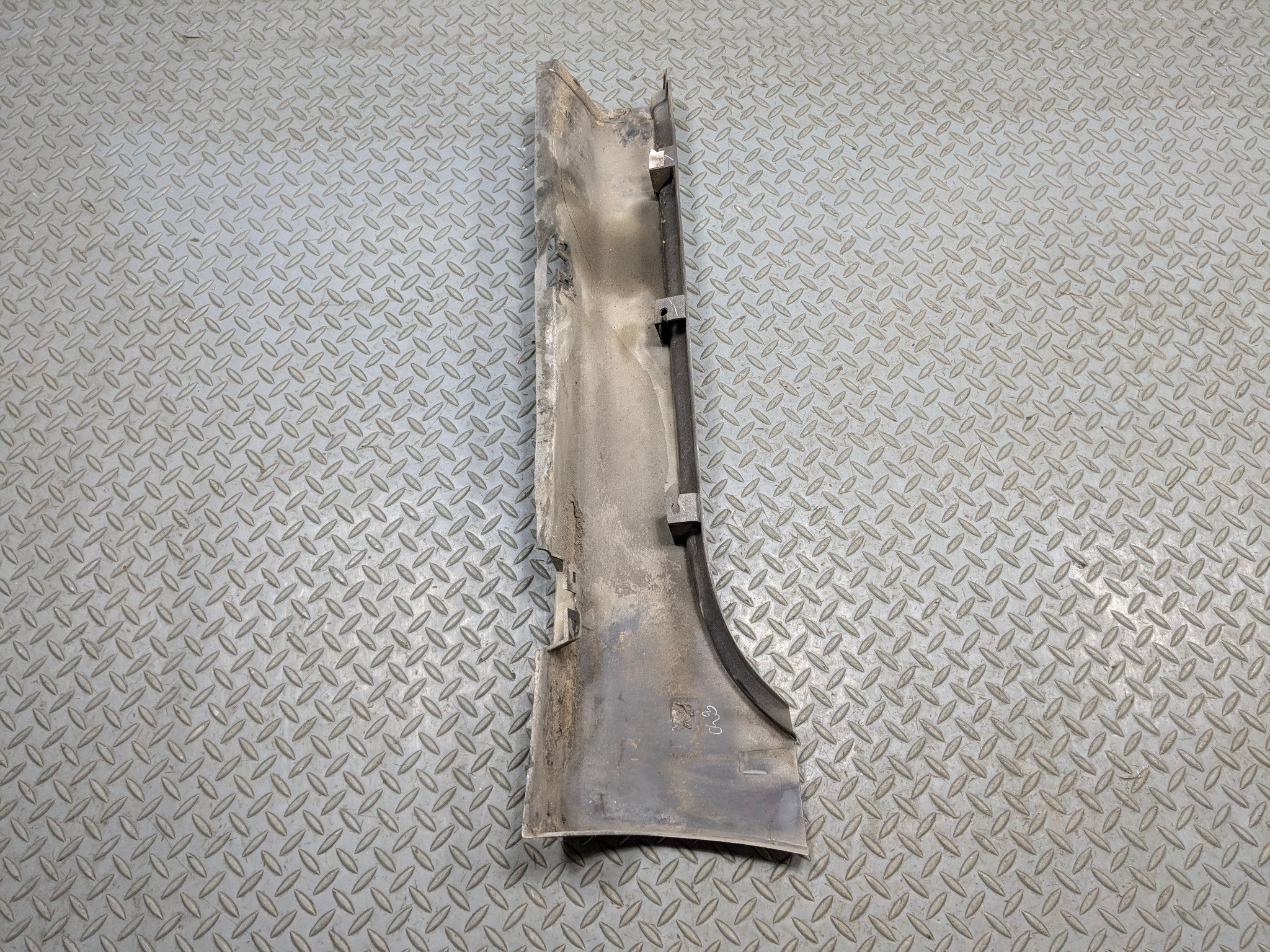 2005 - 2007 CADILLAC CTS OEM LOWER ROCKER MOLDING TRIM REAR RIGHT PASSENGER SIDE