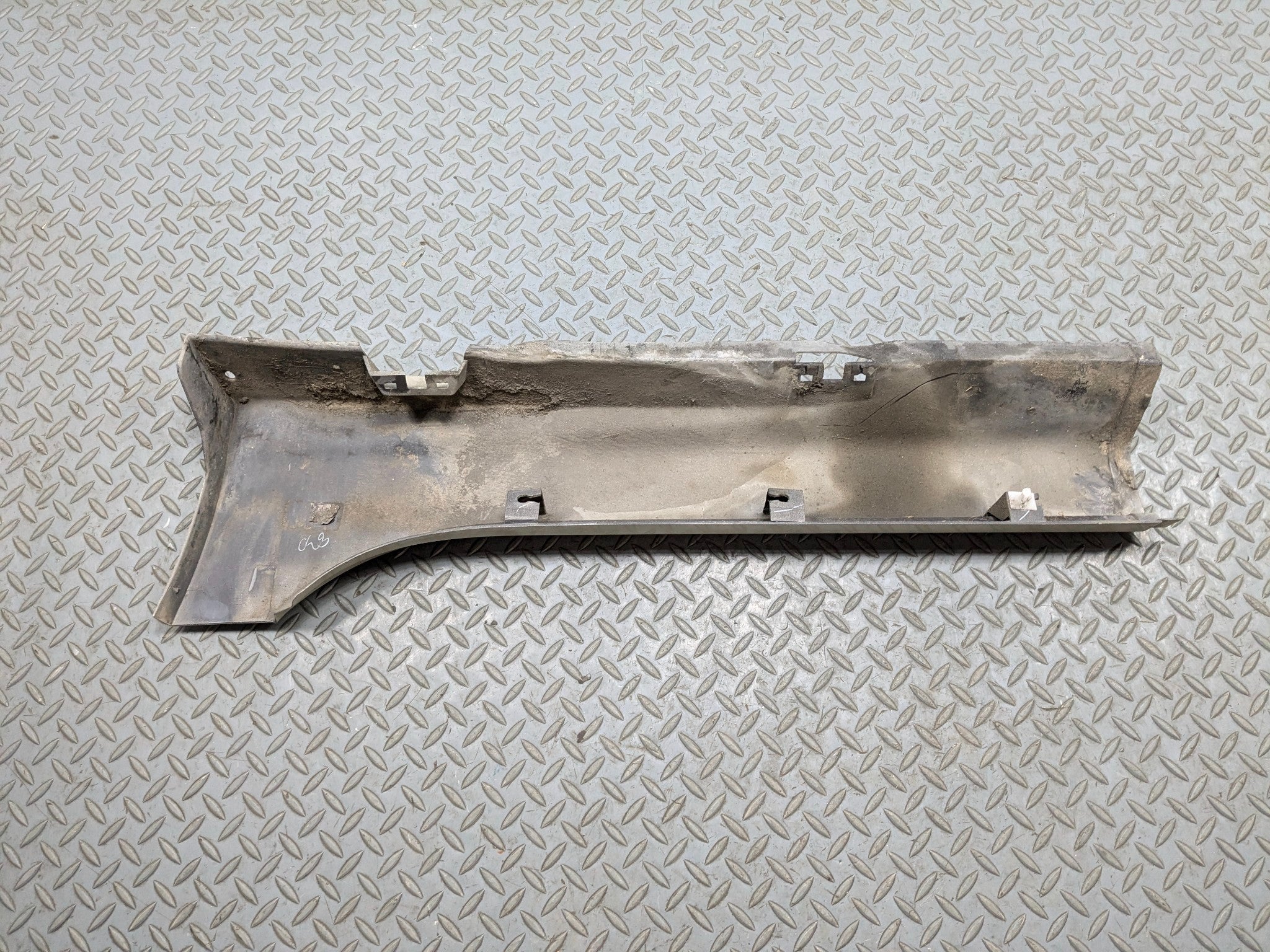 2005 - 2007 CADILLAC CTS OEM LOWER ROCKER MOLDING TRIM REAR RIGHT PASSENGER SIDE