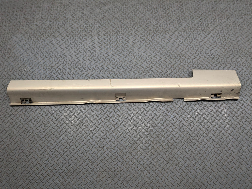05 - 07 CADILLAC CTS OEM LOWER ROCKER MOLDING TRIM FRONT RIGHT PASSENGER SIDE