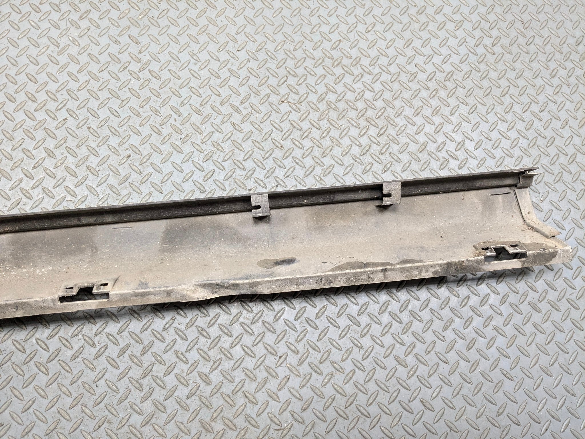 05 - 07 CADILLAC CTS OEM LOWER ROCKER MOLDING TRIM FRONT RIGHT PASSENGER SIDE