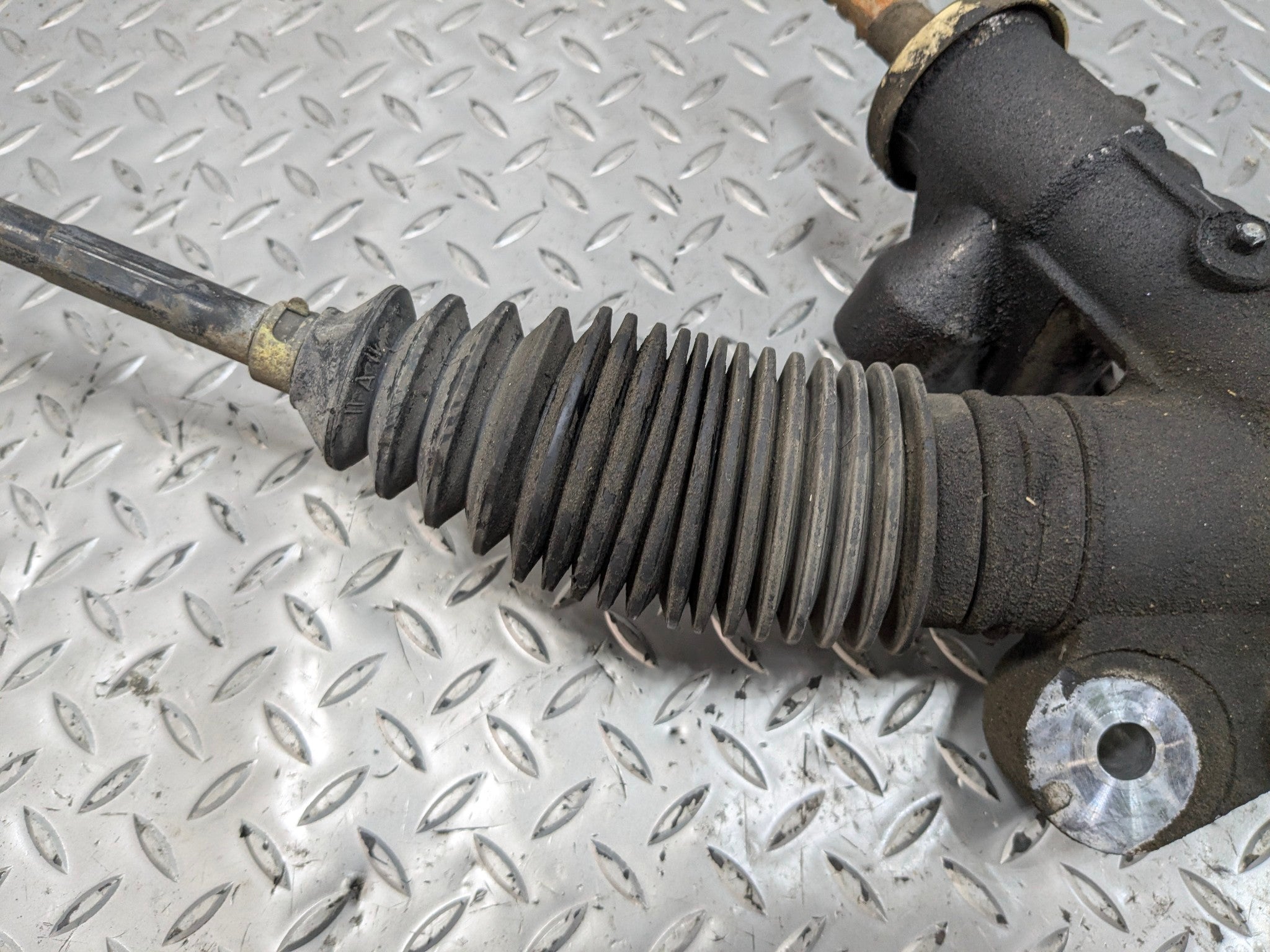 2005 - 2007 CADILLAC CTS OEM POWER STEERING GEAR RACK AND PINION ASSEMBLY