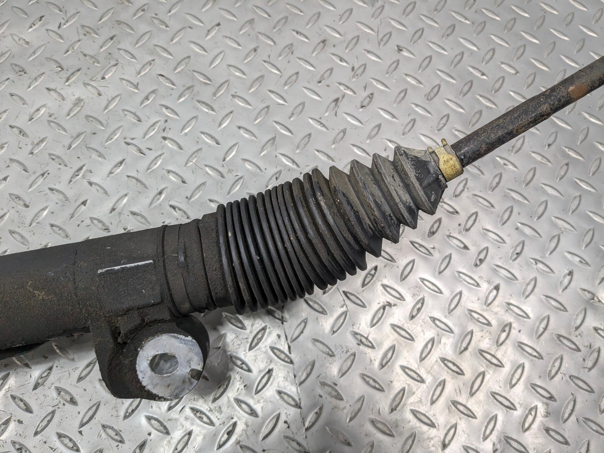 2005 - 2007 CADILLAC CTS OEM POWER STEERING GEAR RACK AND PINION ASSEMBLY
