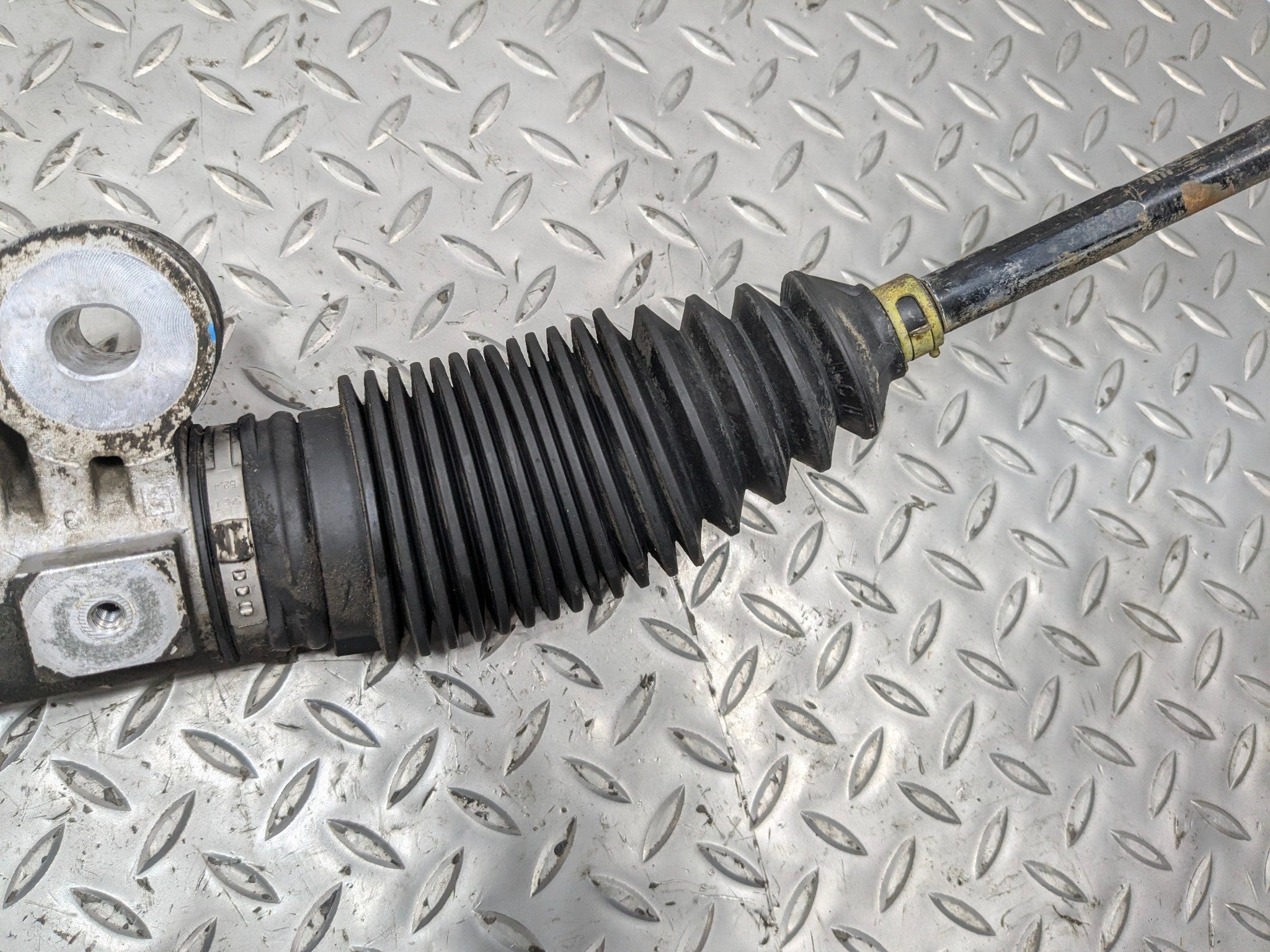 2005 - 2007 CADILLAC CTS OEM POWER STEERING GEAR RACK AND PINION ASSEMBLY