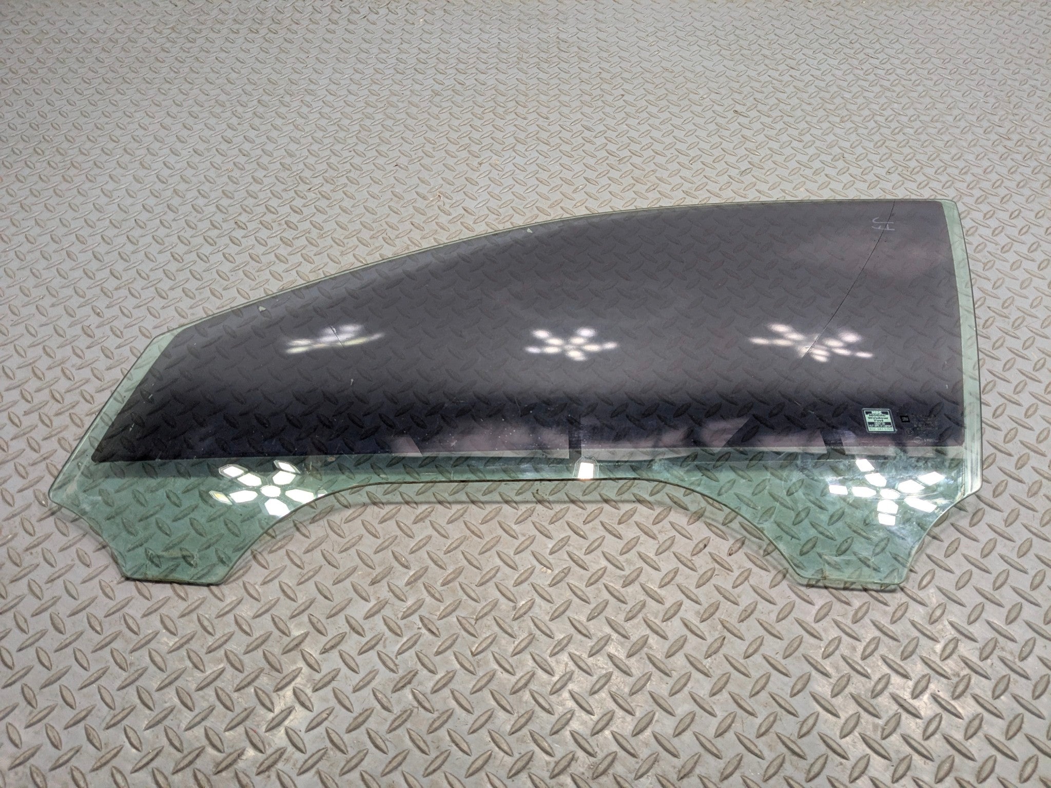2005 - 2007 CADILLAC CTS OEM FRONT DOOR WINDOW GLASS LEFT DRIVER SIDE
