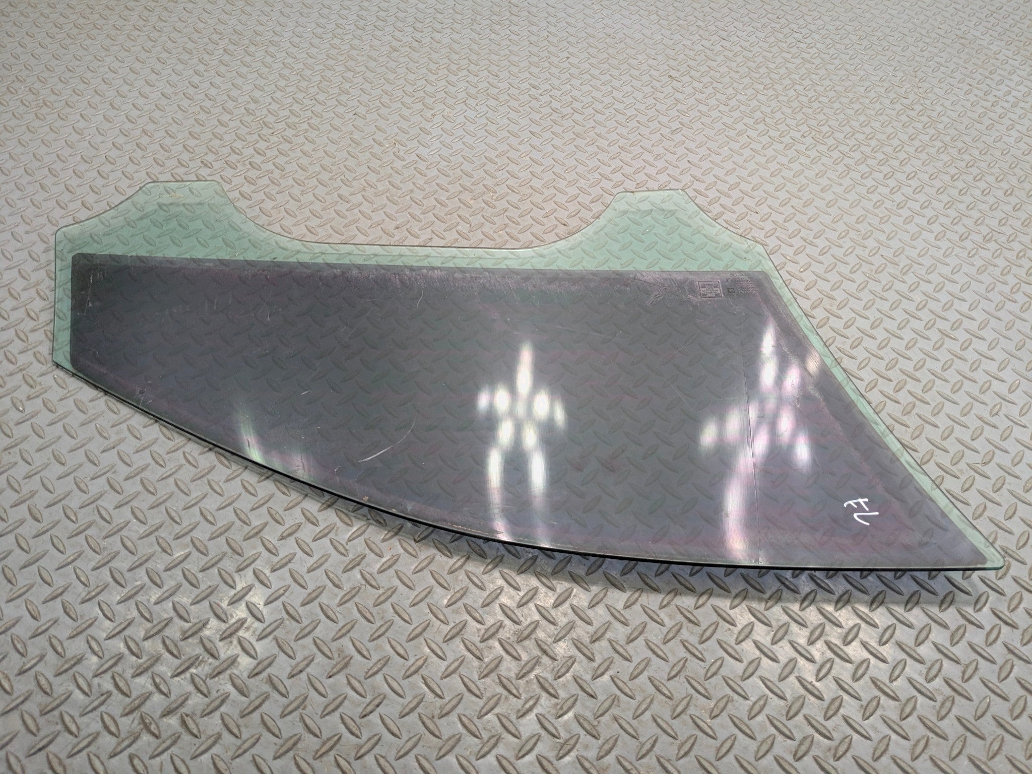 2005 - 2007 CADILLAC CTS OEM FRONT DOOR WINDOW GLASS LEFT DRIVER SIDE