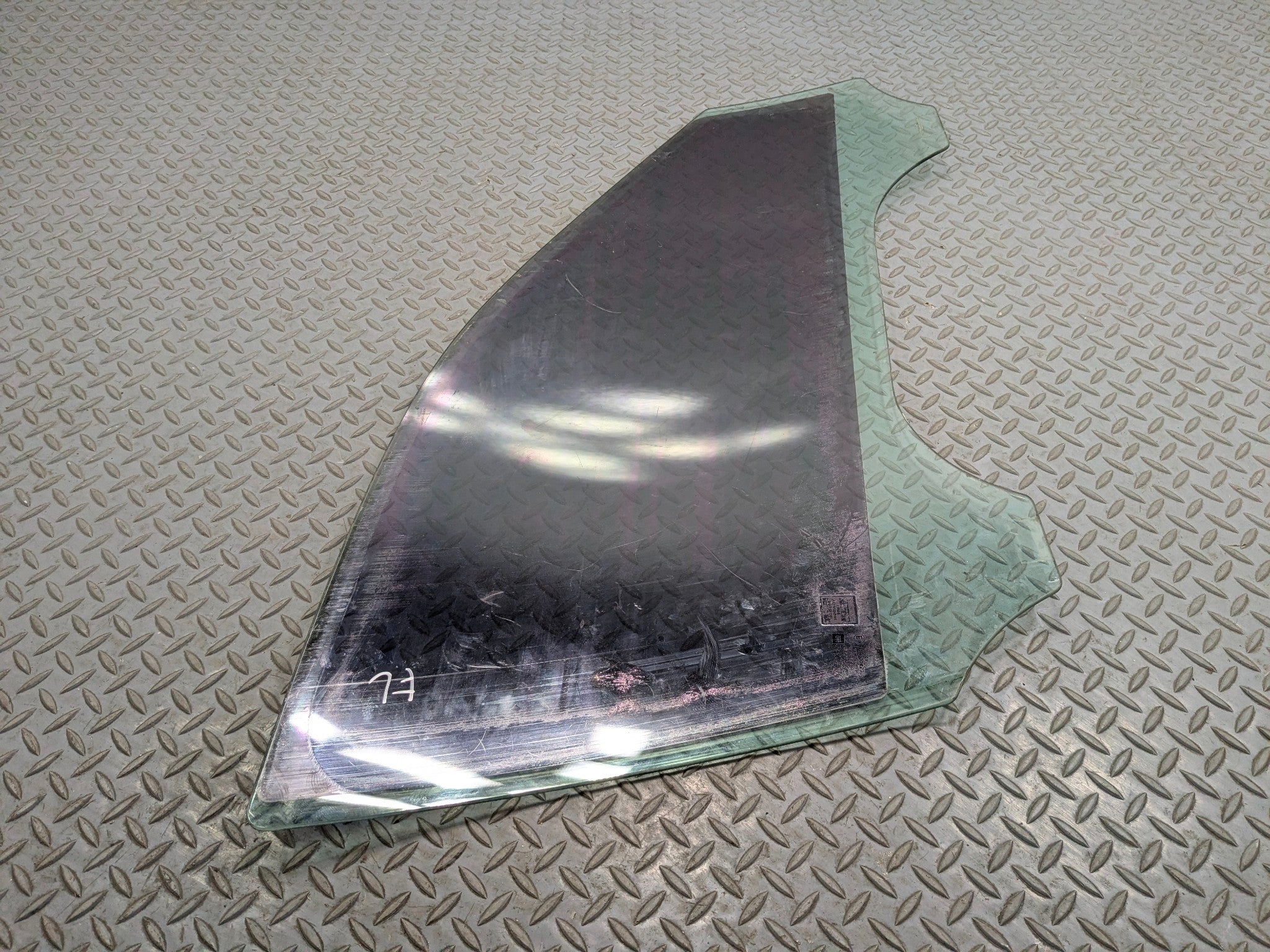 2005 - 2007 CADILLAC CTS OEM FRONT DOOR WINDOW GLASS LEFT DRIVER SIDE