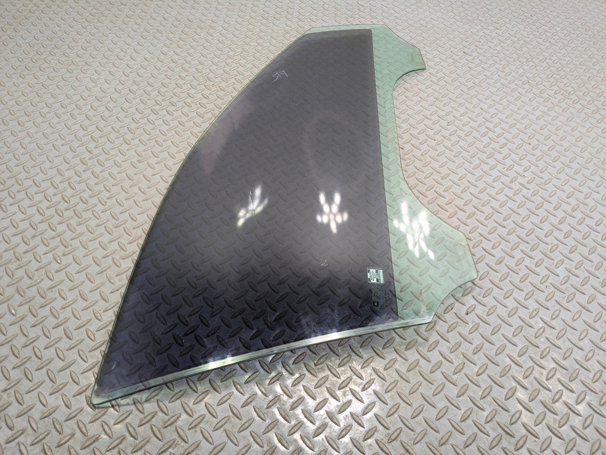 2005 - 2007 CADILLAC CTS OEM FRONT DOOR WINDOW GLASS RIGHT PASSENGER SIDE