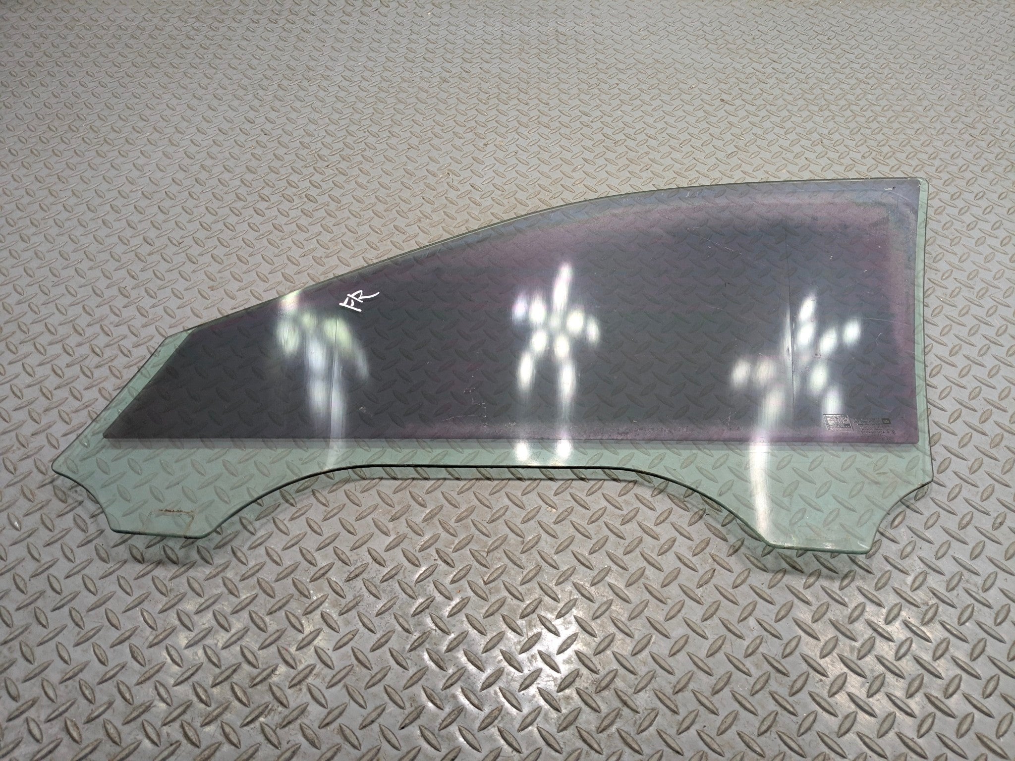 2005 - 2007 CADILLAC CTS OEM FRONT DOOR WINDOW GLASS RIGHT PASSENGER SIDE