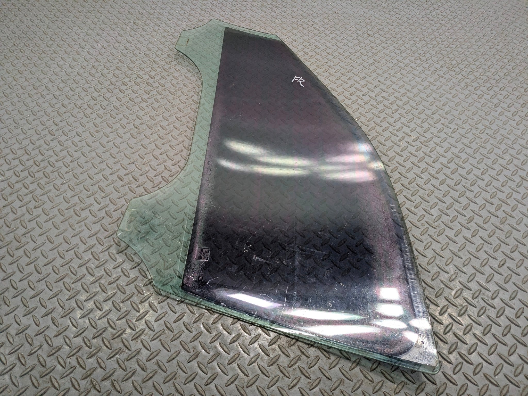 2005 - 2007 CADILLAC CTS OEM FRONT DOOR WINDOW GLASS RIGHT PASSENGER SIDE