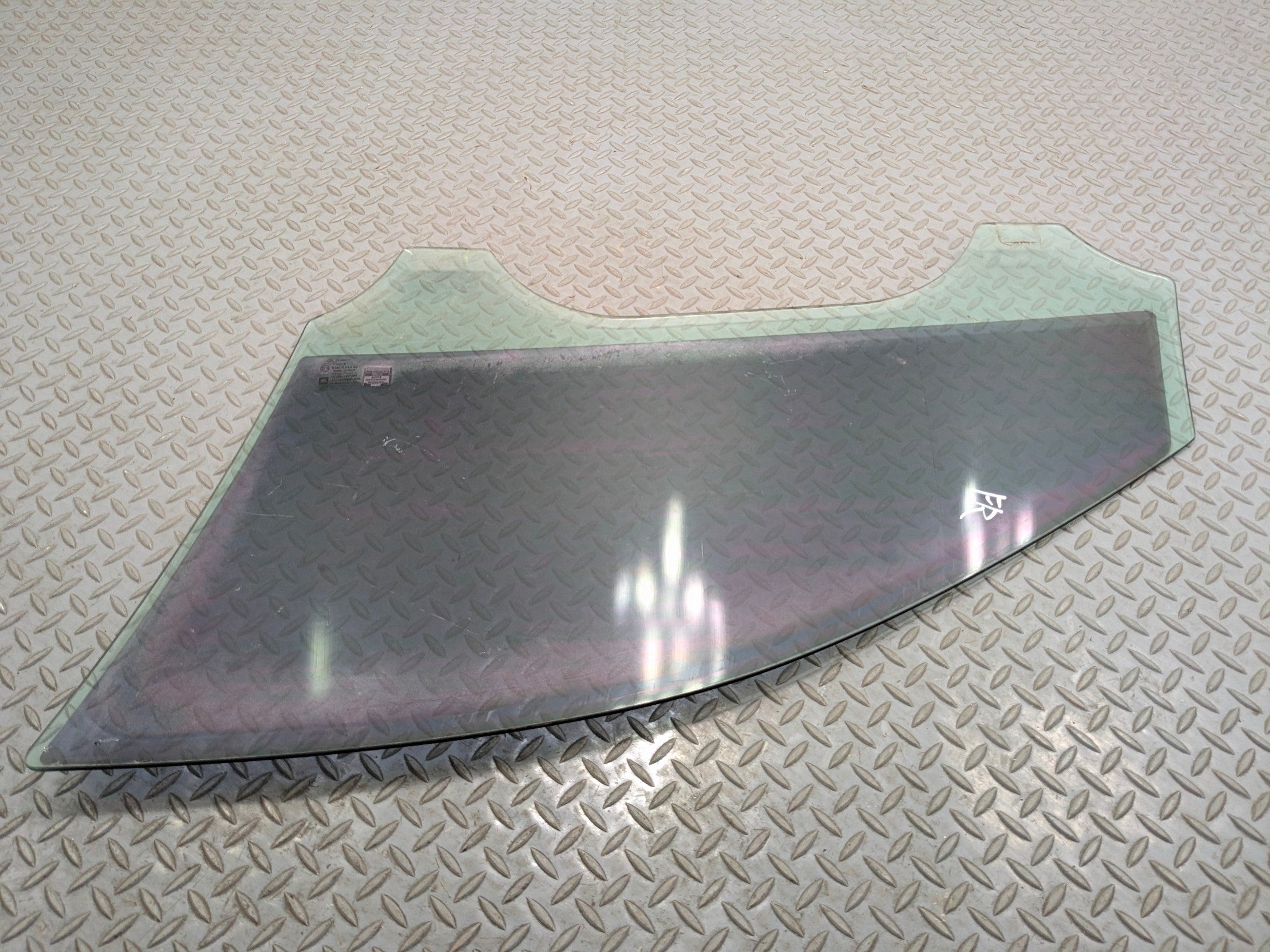 2005 - 2007 CADILLAC CTS OEM FRONT DOOR WINDOW GLASS RIGHT PASSENGER SIDE