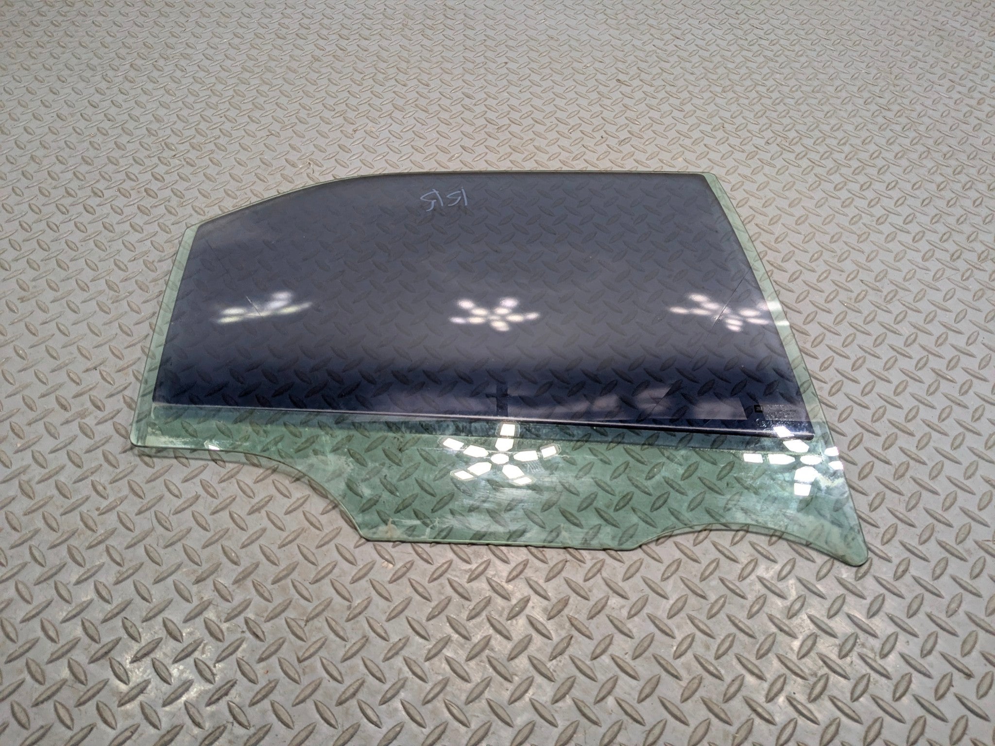 2005 - 2007 CADILLAC CTS OEM REAR DOOR WINDOW GLASS RIGHT PASSENGER SIDE