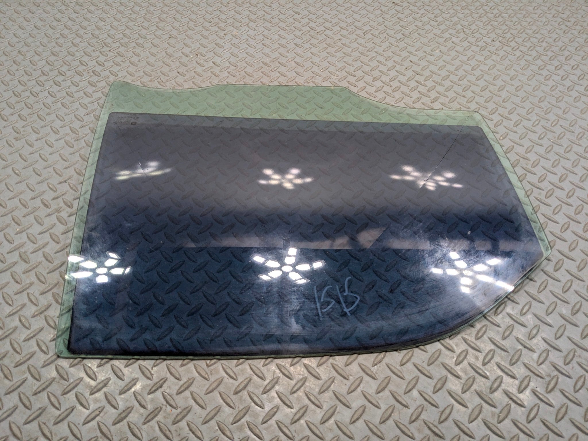 2005 - 2007 CADILLAC CTS OEM REAR DOOR WINDOW GLASS RIGHT PASSENGER SIDE