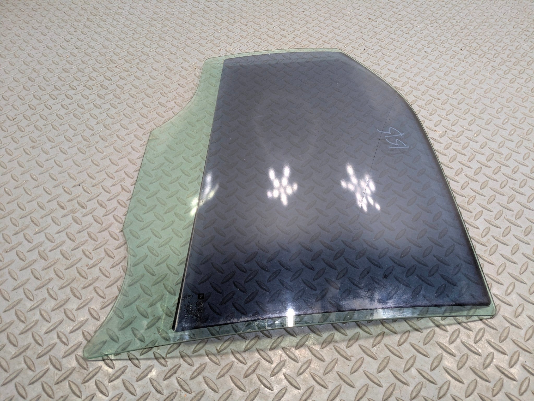 2005 - 2007 CADILLAC CTS OEM REAR DOOR WINDOW GLASS RIGHT PASSENGER SIDE