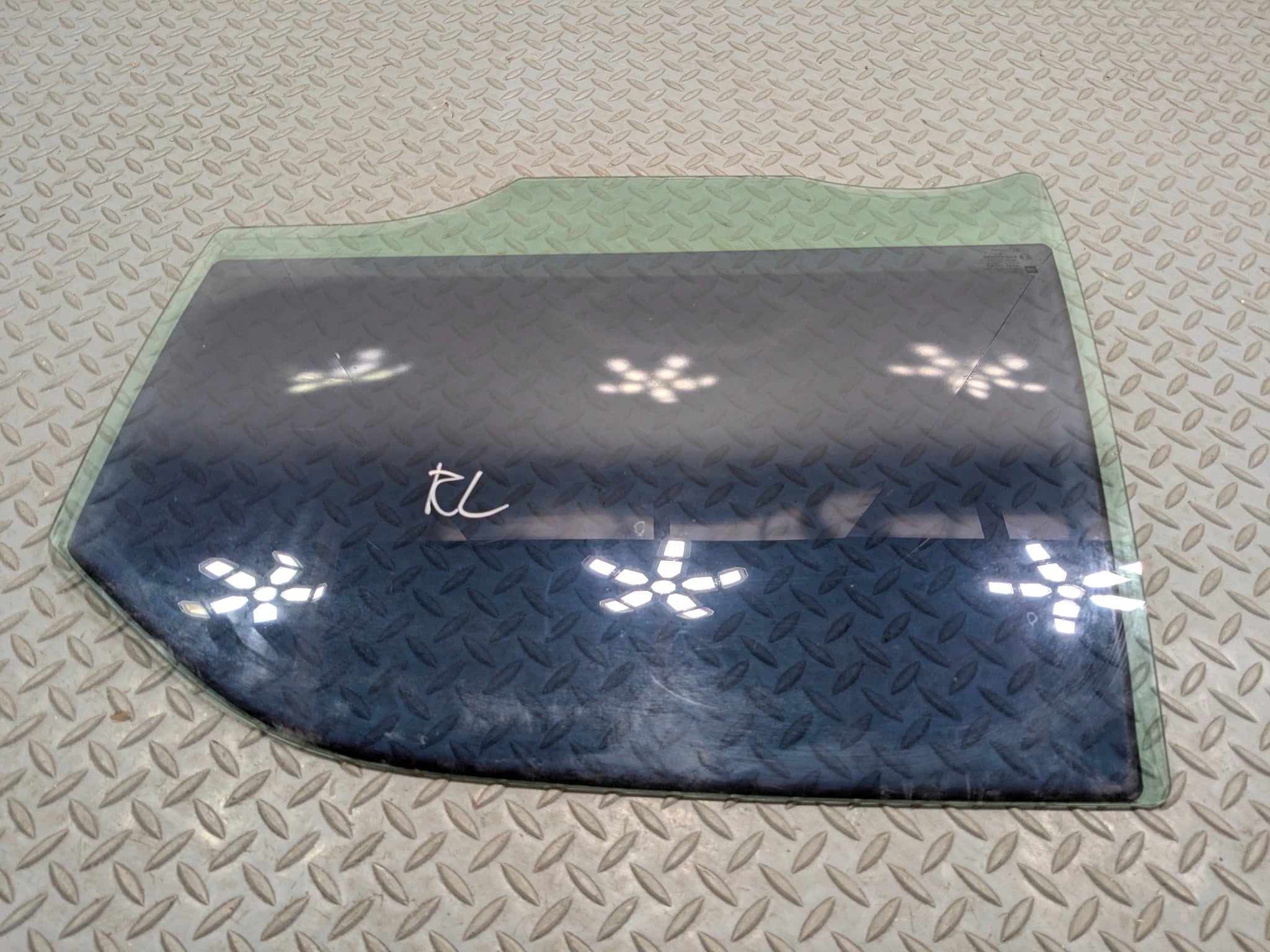 2005 - 2007 CADILLAC CTS OEM REAR DOOR WINDOW GLASS LEFT DRIVER SIDE