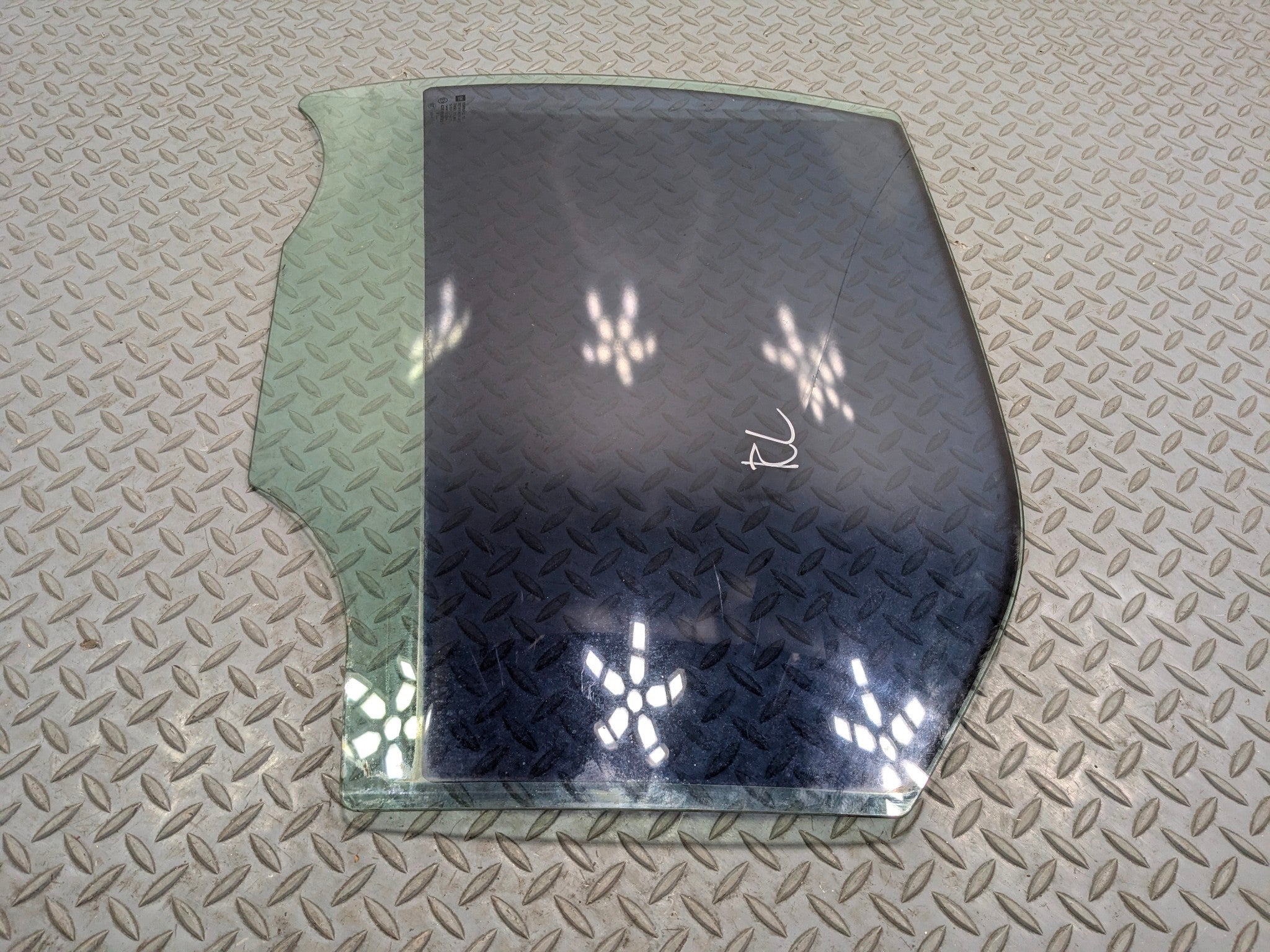 2005 - 2007 CADILLAC CTS OEM REAR DOOR WINDOW GLASS LEFT DRIVER SIDE