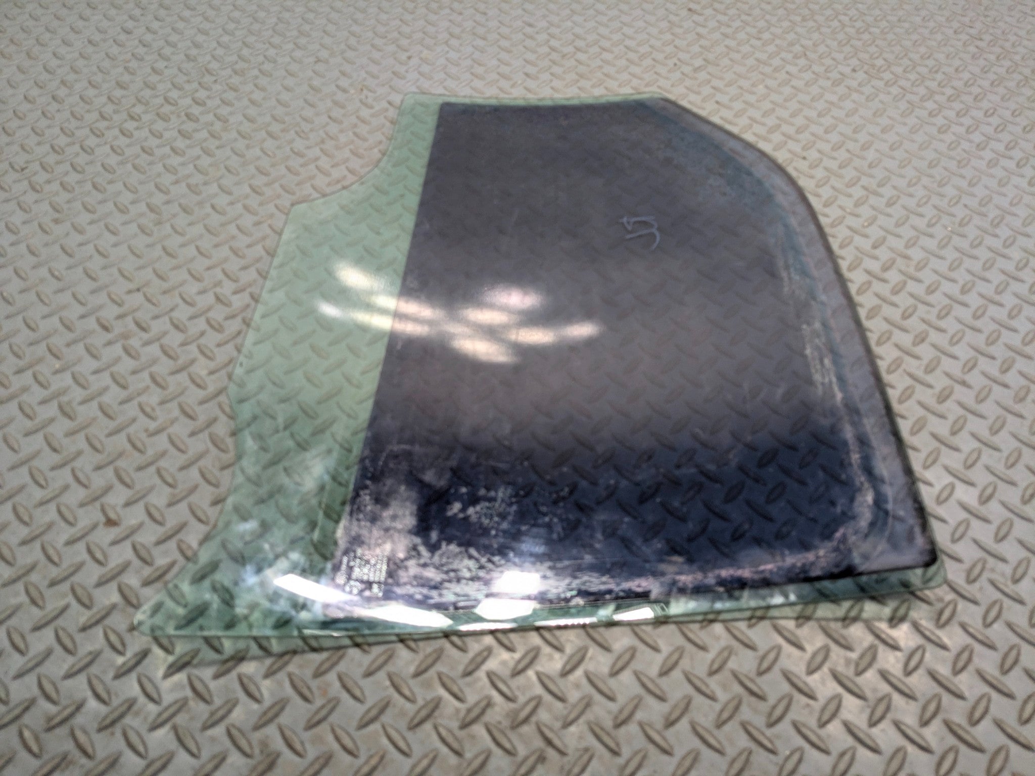 2005 - 2007 CADILLAC CTS OEM REAR DOOR WINDOW GLASS LEFT DRIVER SIDE