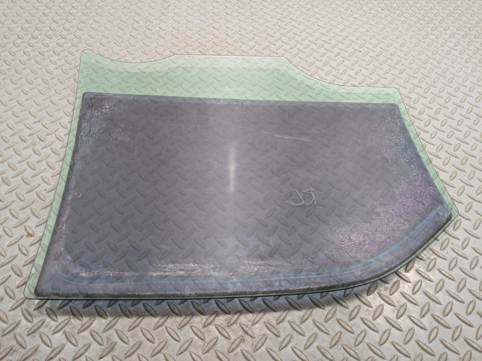 2005 - 2007 CADILLAC CTS OEM REAR DOOR WINDOW GLASS LEFT DRIVER SIDE