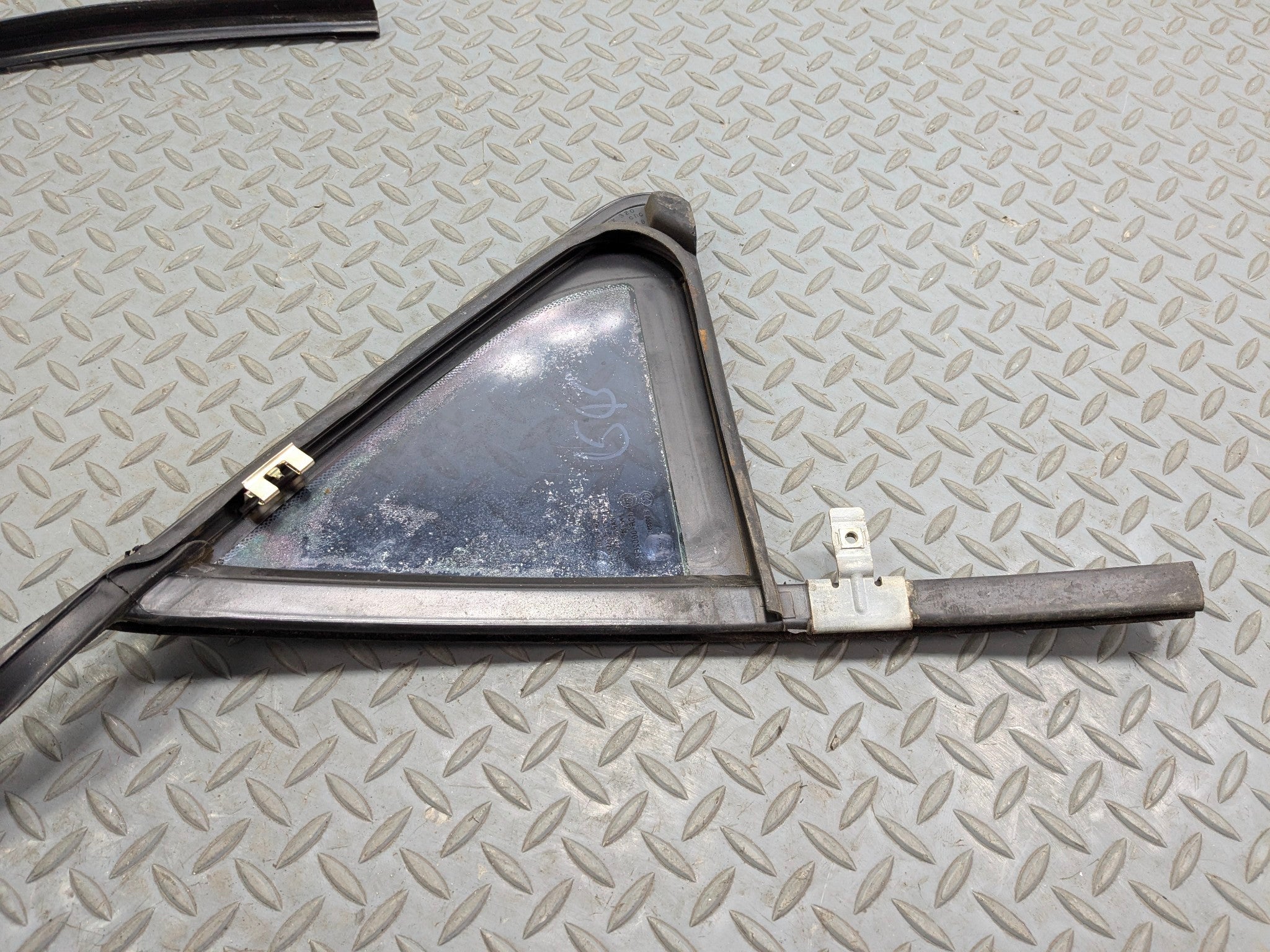 2005 - 2007 CADILLAC CTS OEM VENT WINDOW GLASS REAR RIGHT PASSENGER SIDE