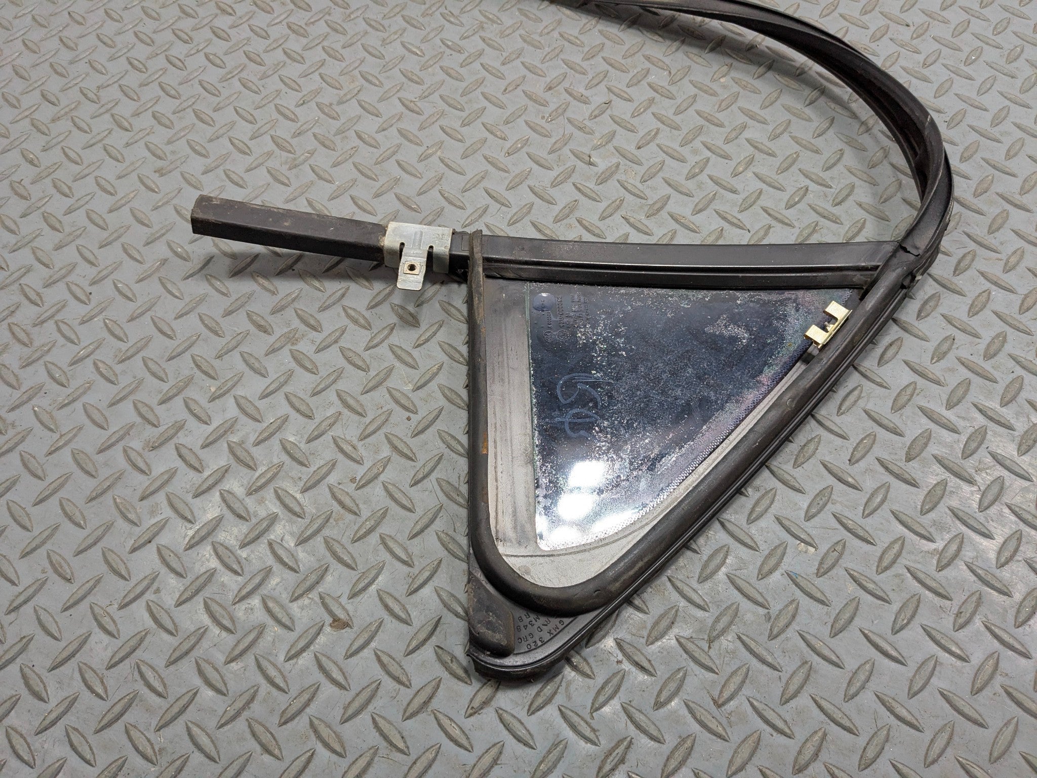 2005 - 2007 CADILLAC CTS OEM VENT WINDOW GLASS REAR RIGHT PASSENGER SIDE