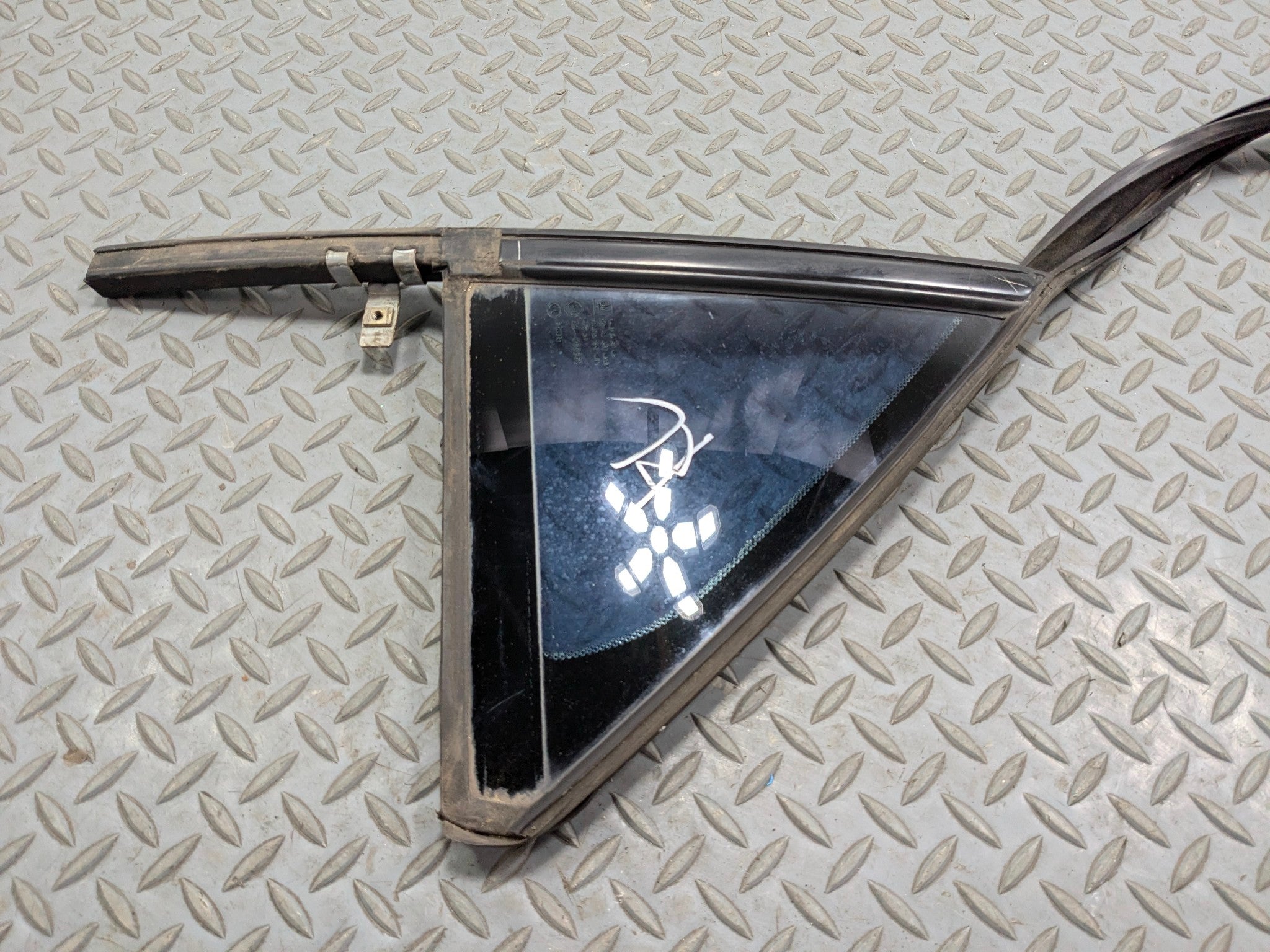 2005 - 2007 CADILLAC CTS OEM VENT WINDOW GLASS REAR LEFT DRIVER SIDE BLACK