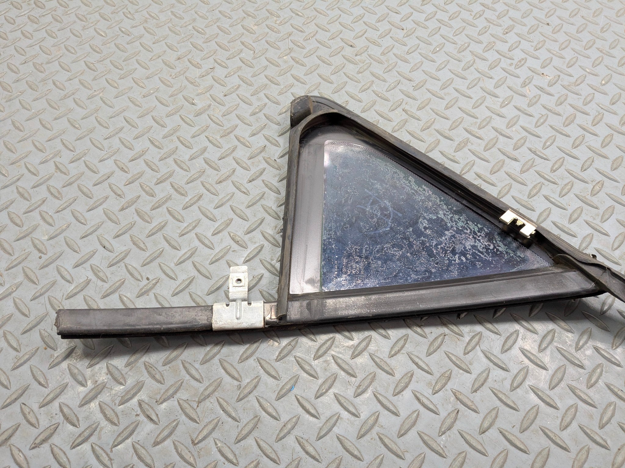 2005 - 2007 CADILLAC CTS OEM VENT WINDOW GLASS REAR LEFT DRIVER SIDE BLACK