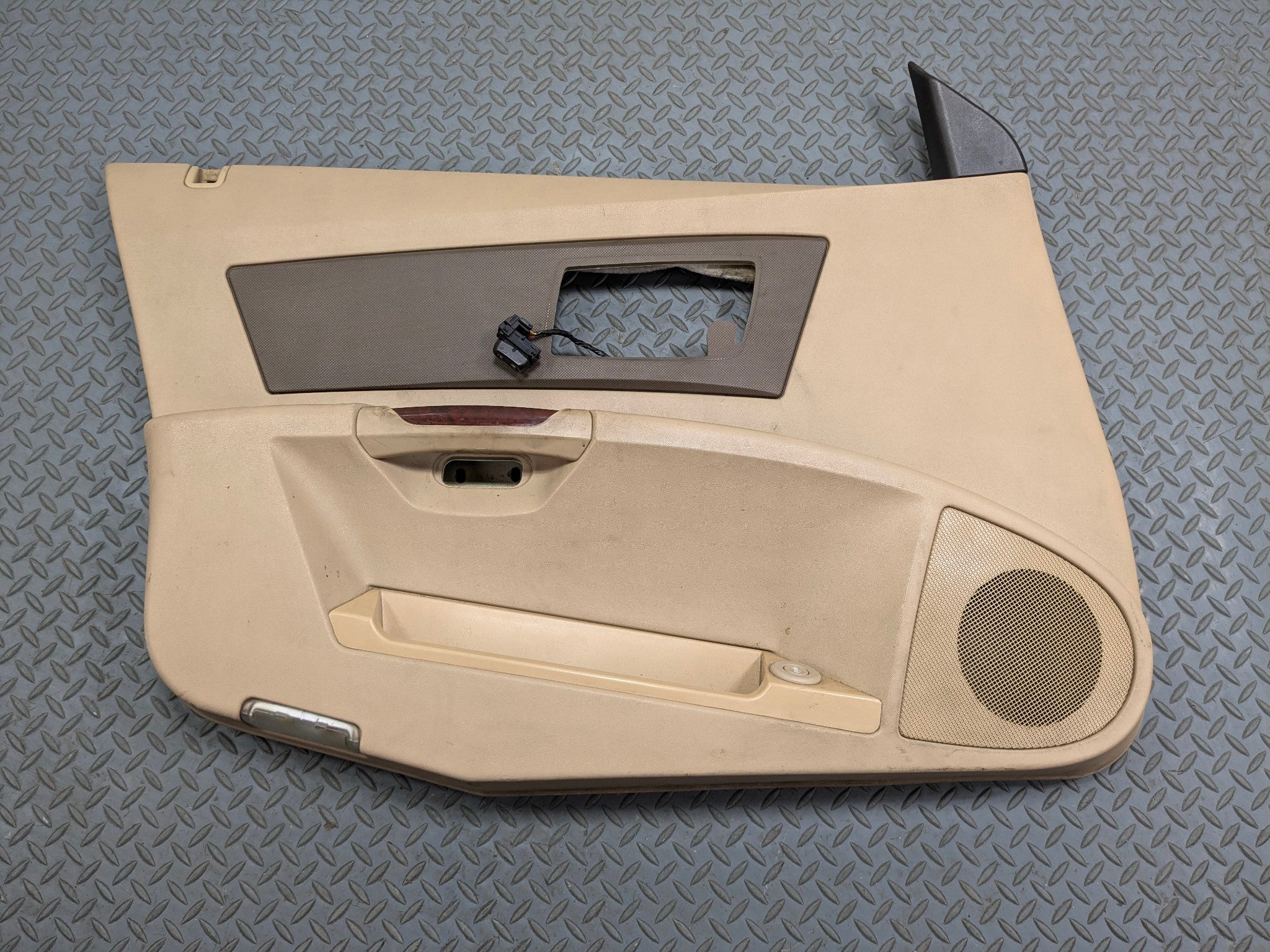 2005 - 2007 CADILLAC CTS OEM INTERIOR DOOR TRIM PANEL FRONT LEFT DRIVER SIDE
