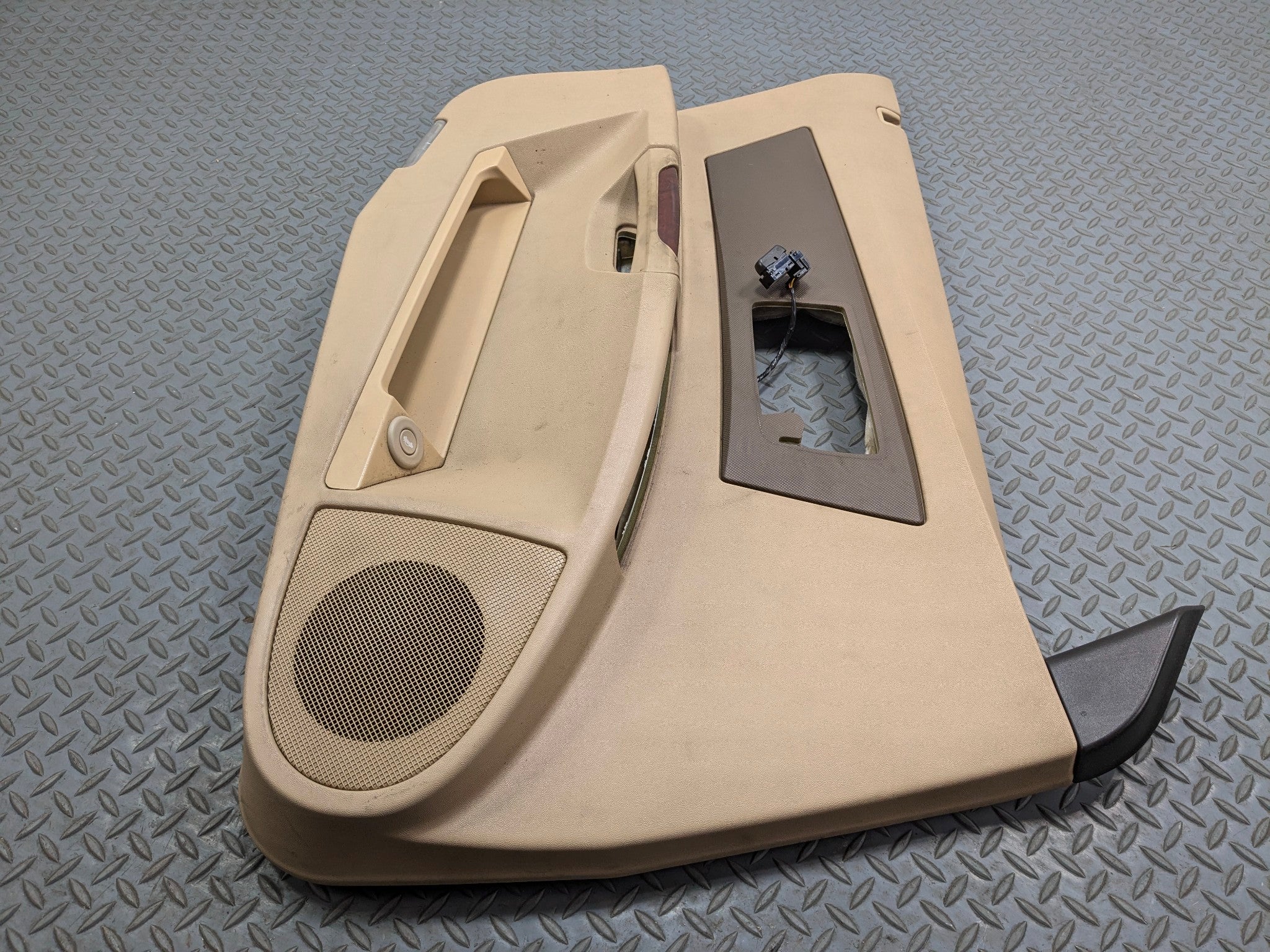 2005 - 2007 CADILLAC CTS OEM INTERIOR DOOR TRIM PANEL FRONT LEFT DRIVER SIDE